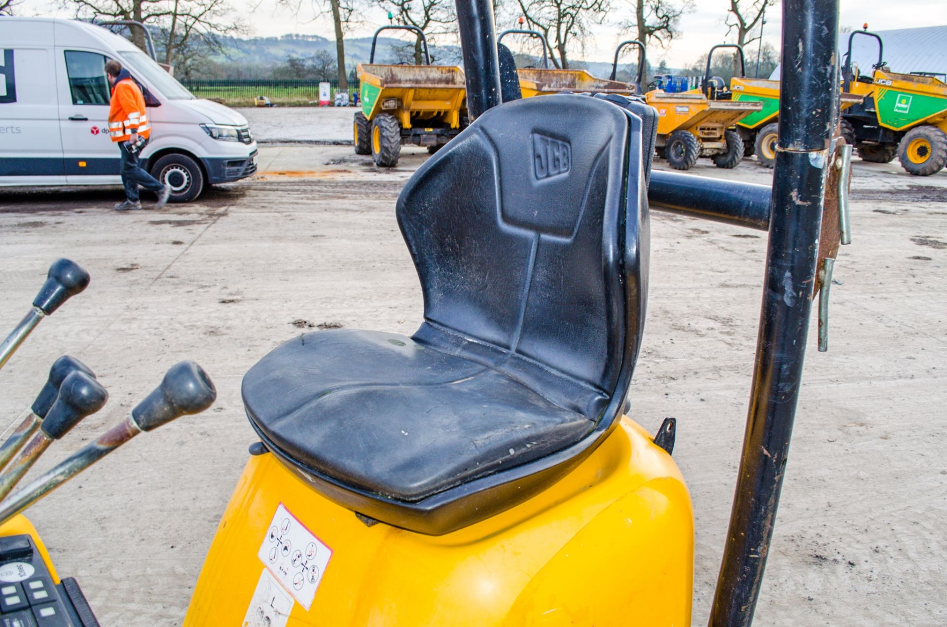 JCB 8008CTS 0.8 tonne rubber tracked mini excavator Year: 2014 S/N: 2410577 Recorded Hours: piped, - Image 19 of 22