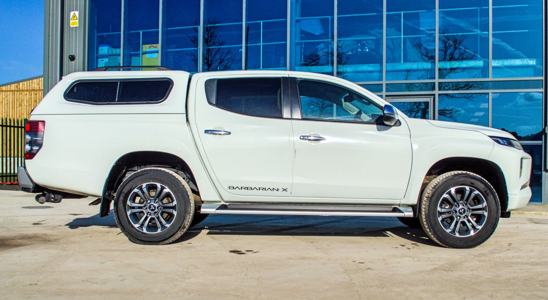 Mitsubishi L200 Barbarian Di-D 150 2.3 litre double cab pick up Registration Number: WM69 HNY Date - Image 8 of 36