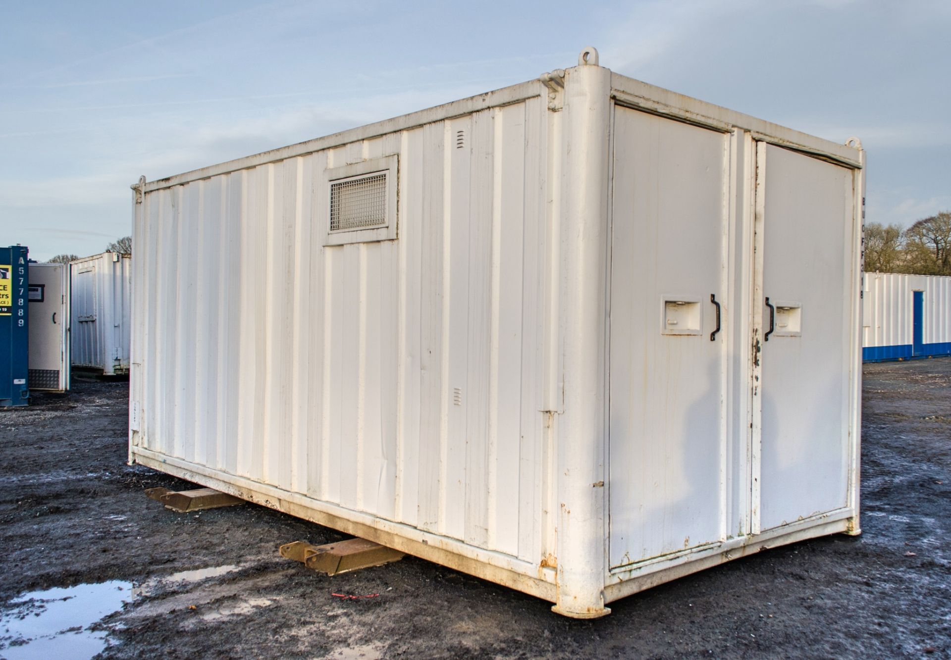 20 ft x 9 ft steel welfare site unit Comprising of: Canteen area, drying room, generator room & - Image 3 of 10