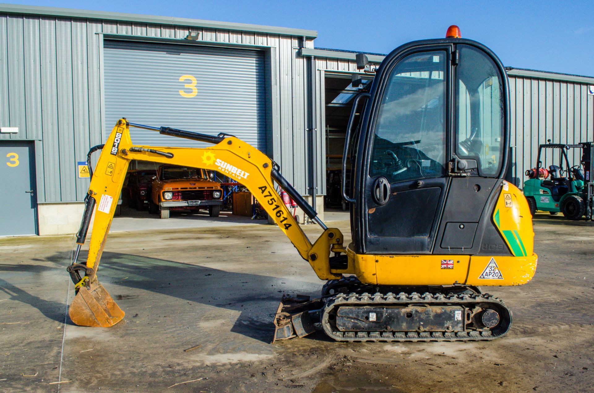 JCB 8018 CTS 1.8 tonne rubber tracked mini excavator Year: 2016 S/N: 97464 Recorded Hours: 1463 - Image 8 of 20