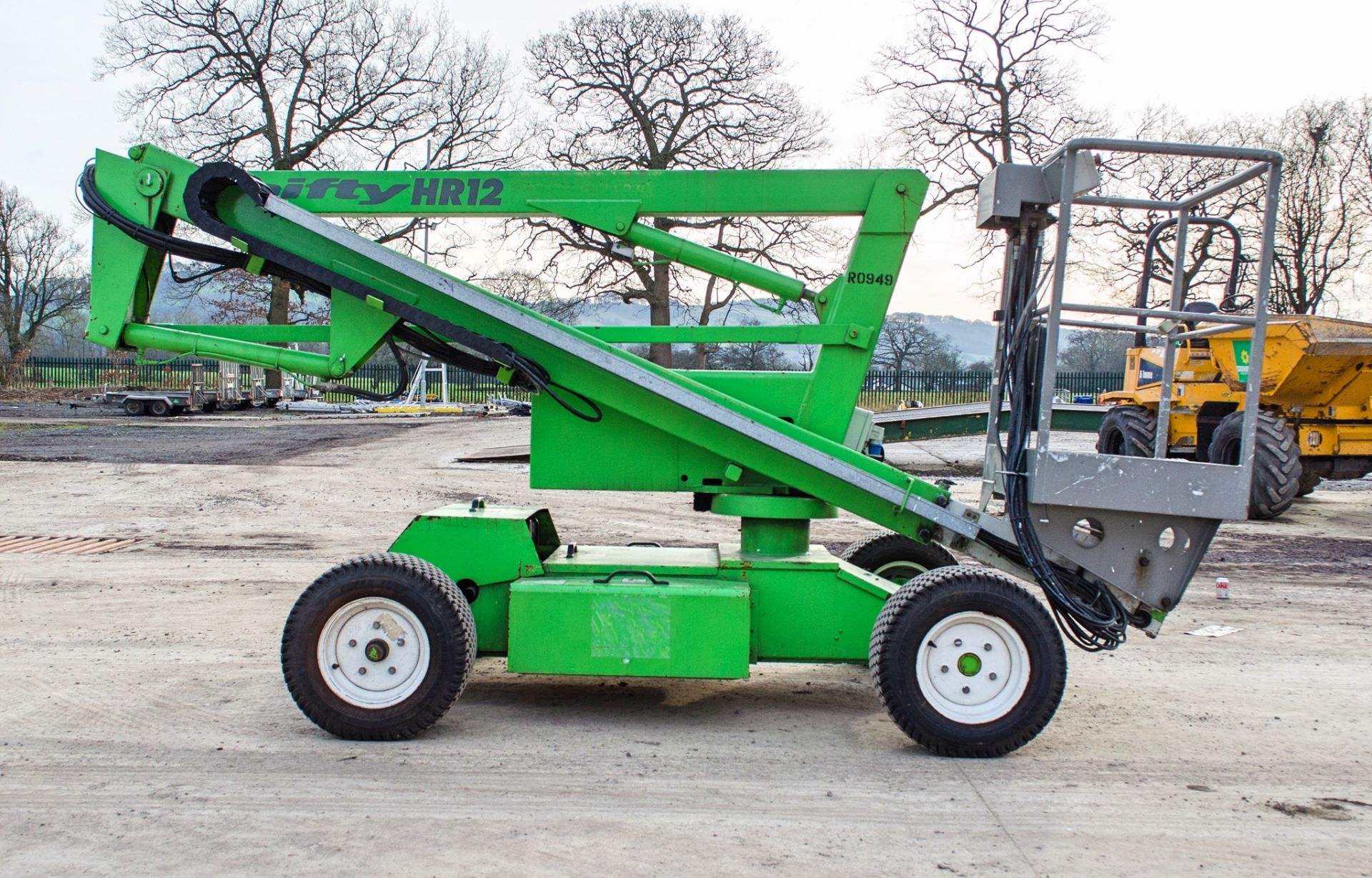 Nifty HR12 Heightrider battery electric/diesel articulated boom lift access platform Year: 2003 S/N: - Image 7 of 18