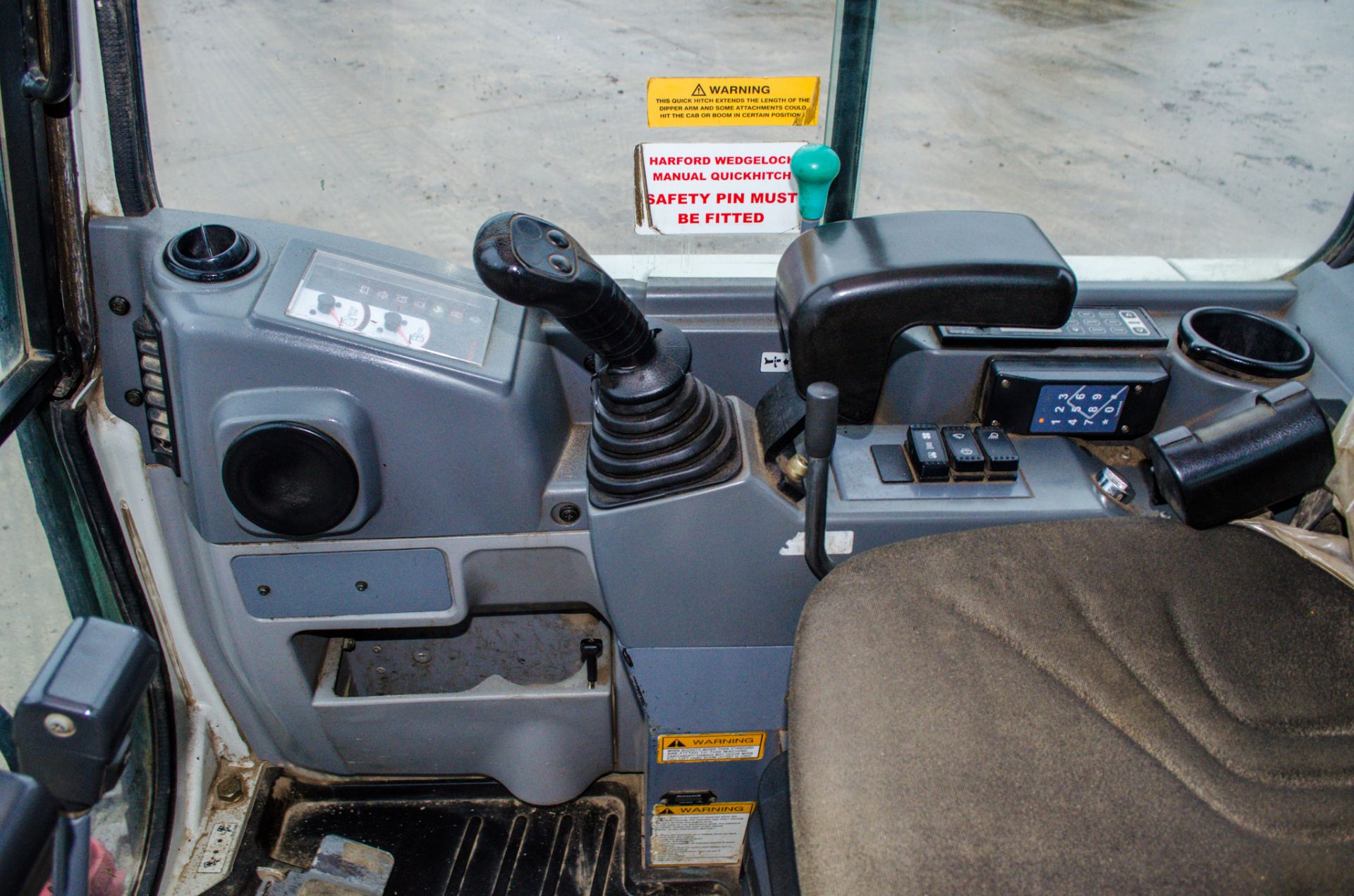 Takeuchi TB228 2.8 tonne rubber tracked mini excavator Year: 2015 S/N: 122804414 Recorded Hours: 879 - Image 19 of 19