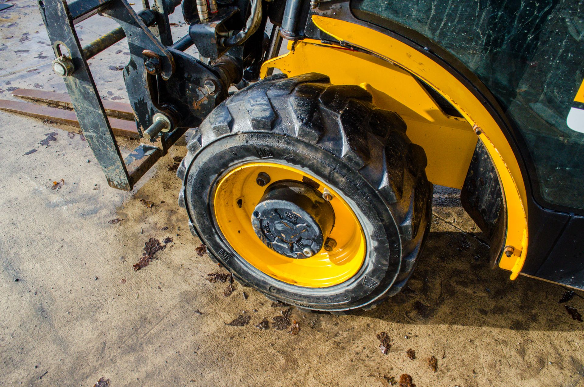 JCB 520-40 4 metre telescopic handler Year: 2015 S/N 2314345 Recorded hours: 1658 3231463 - Image 12 of 17