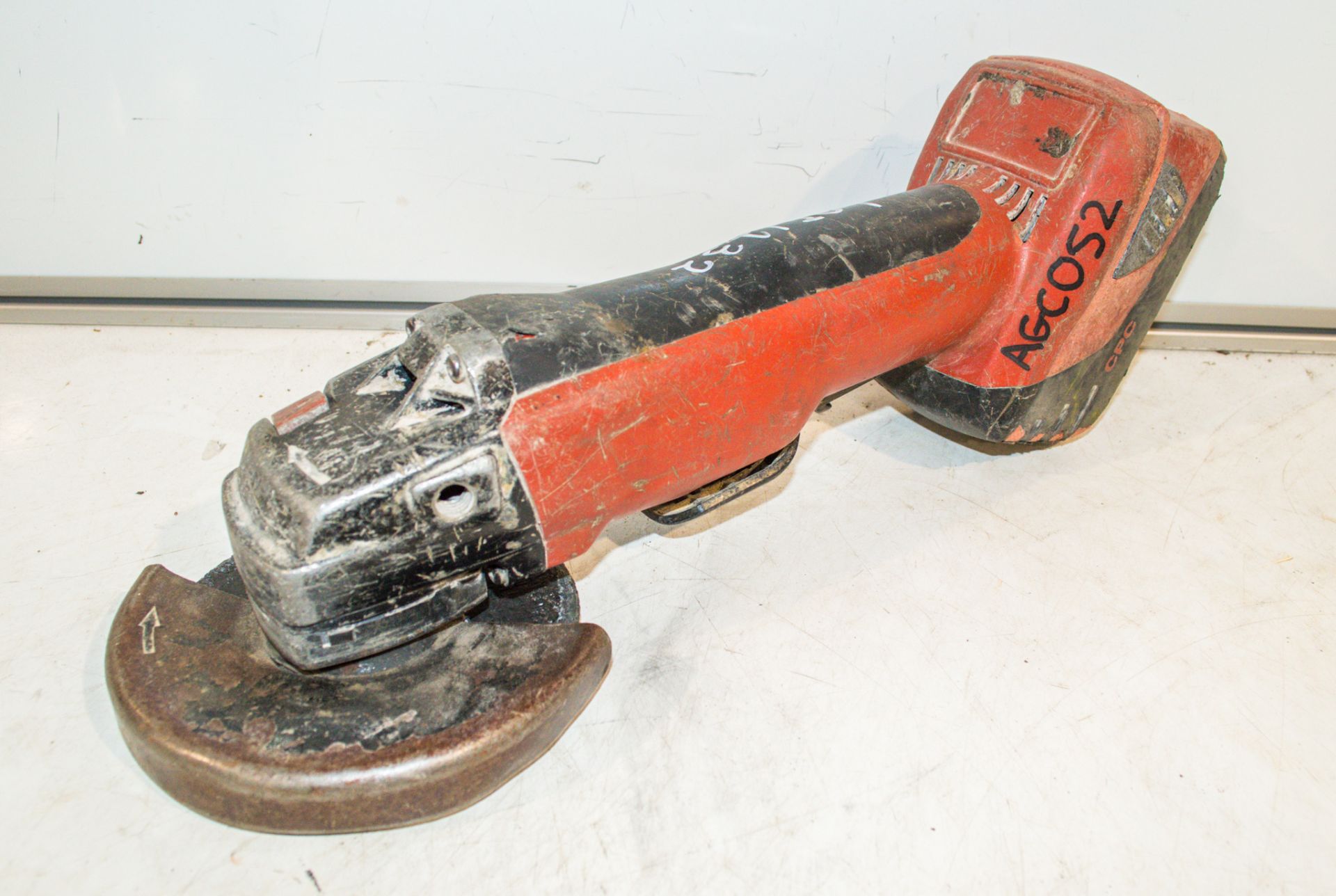 Hilti AG125-A22 22v cordless 125mm angle grinder c/w battery ** No charger ** AGC052