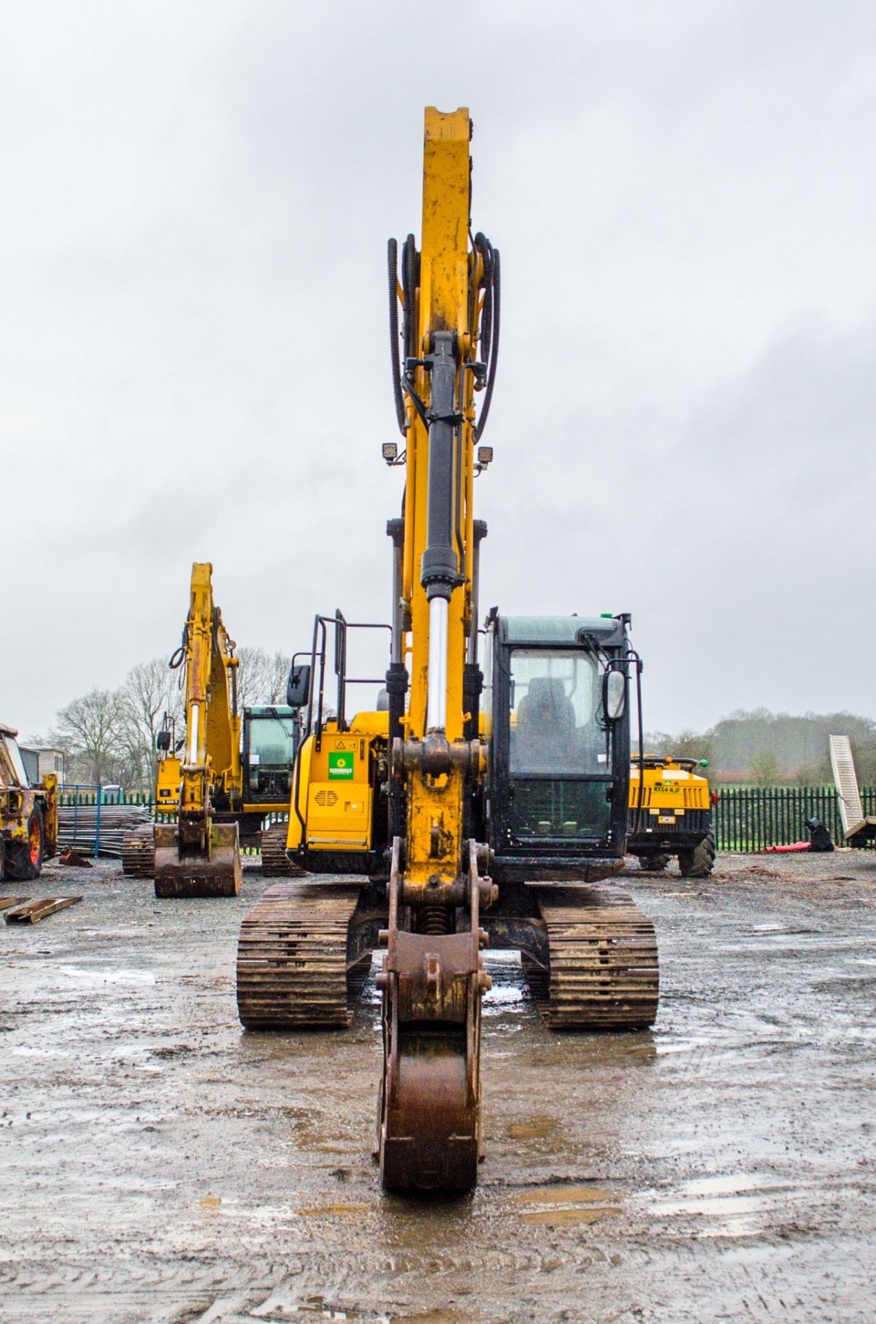 JCB JS130LC+ 13 tonne steel tracked excavator Year: 2015 S/N: 2441538 Recorded Hours: 3524 piped, - Image 5 of 24