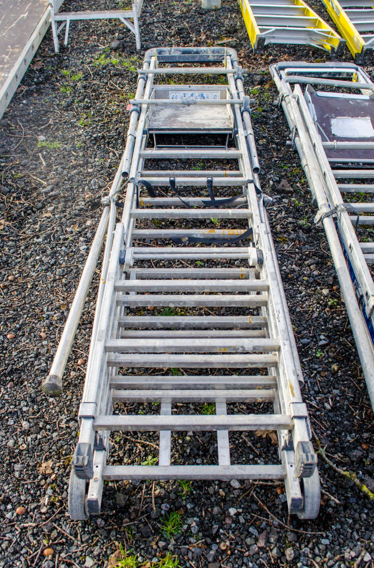 Tubesca extending 5 tread aluminium step ladder EXP2506