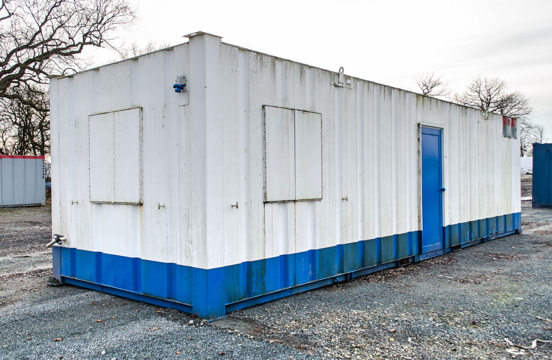 32 ft x 9 ft steel anti vandal canteen site unit c/w keys GT33118 - Image 4 of 6