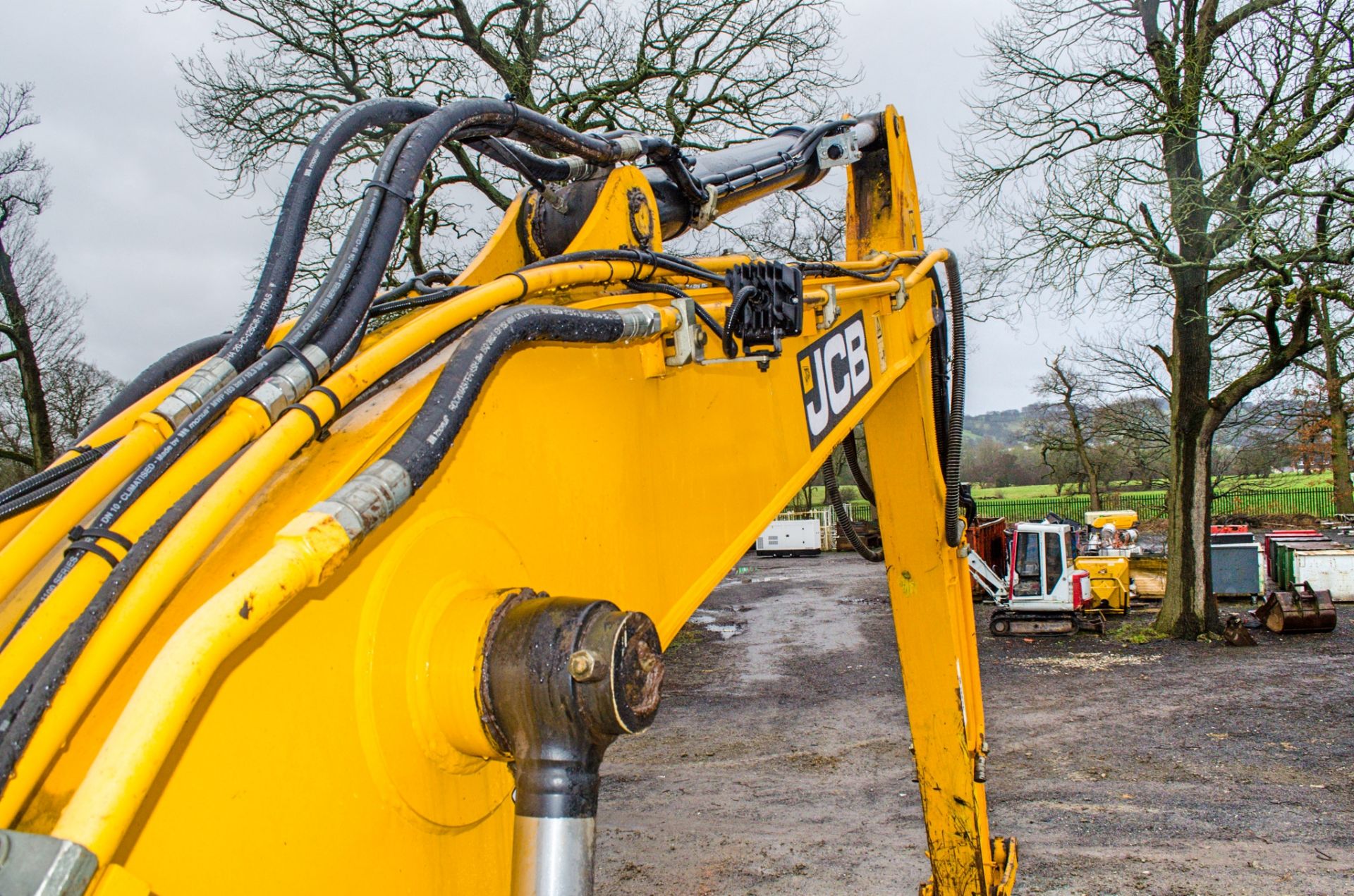 JCB JS130LC+ 13 tonne steel tracked excavator Year: 2015 S/N: 2441538 Recorded Hours: 3524 piped, - Image 15 of 24
