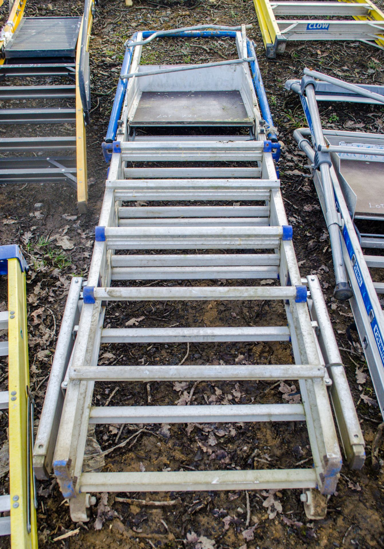 6 tread aluminium step ladder A849039