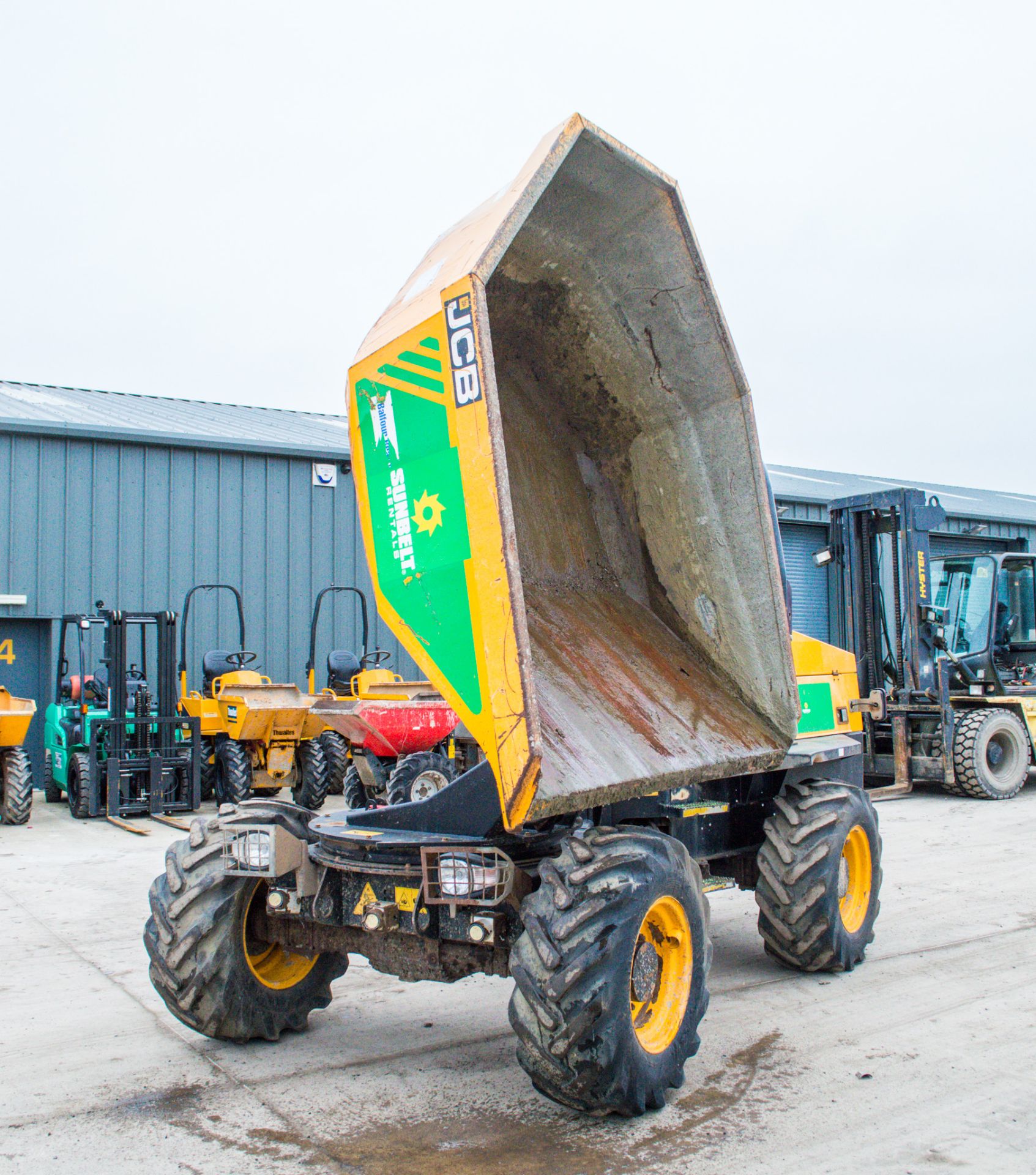 JCB 6T 6 tonne swivel skip dumper Year: 2015 S/N: FFRL8262  Recorded Hours: 1485 c/w V5 A677198 - Image 13 of 21