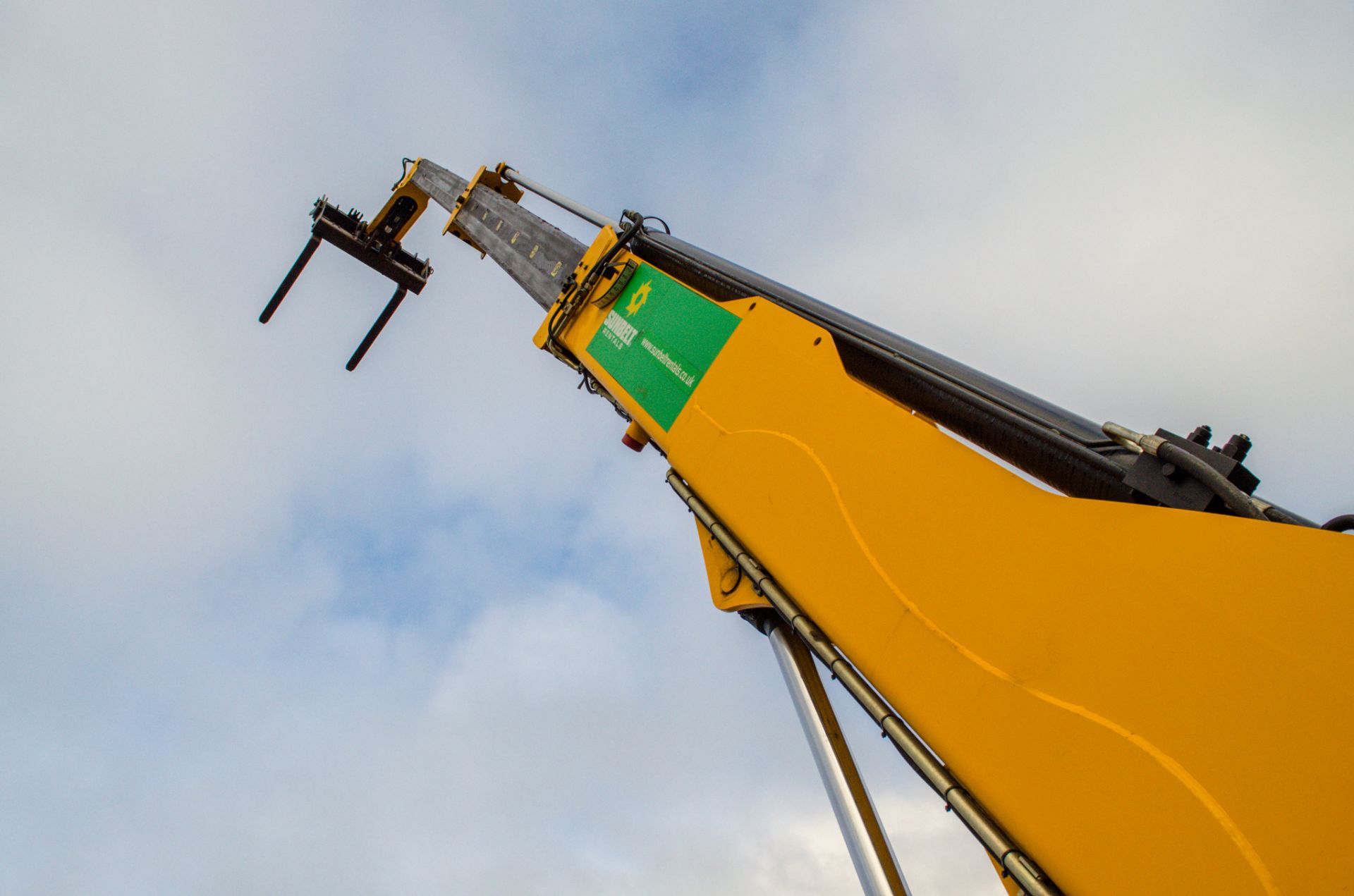 JCB 535-125 12.5 metre telescopic handler  Year: 2016 S/N: 461138 Recorded Hours: 2630 A727331 - Image 17 of 23