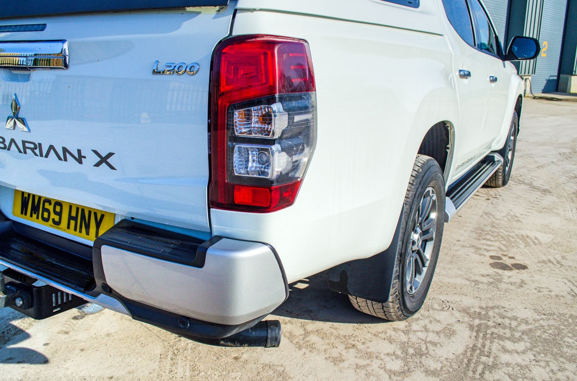 Mitsubishi L200 Barbarian Di-D 150 2.3 litre double cab pick up Registration Number: WM69 HNY Date - Image 15 of 36