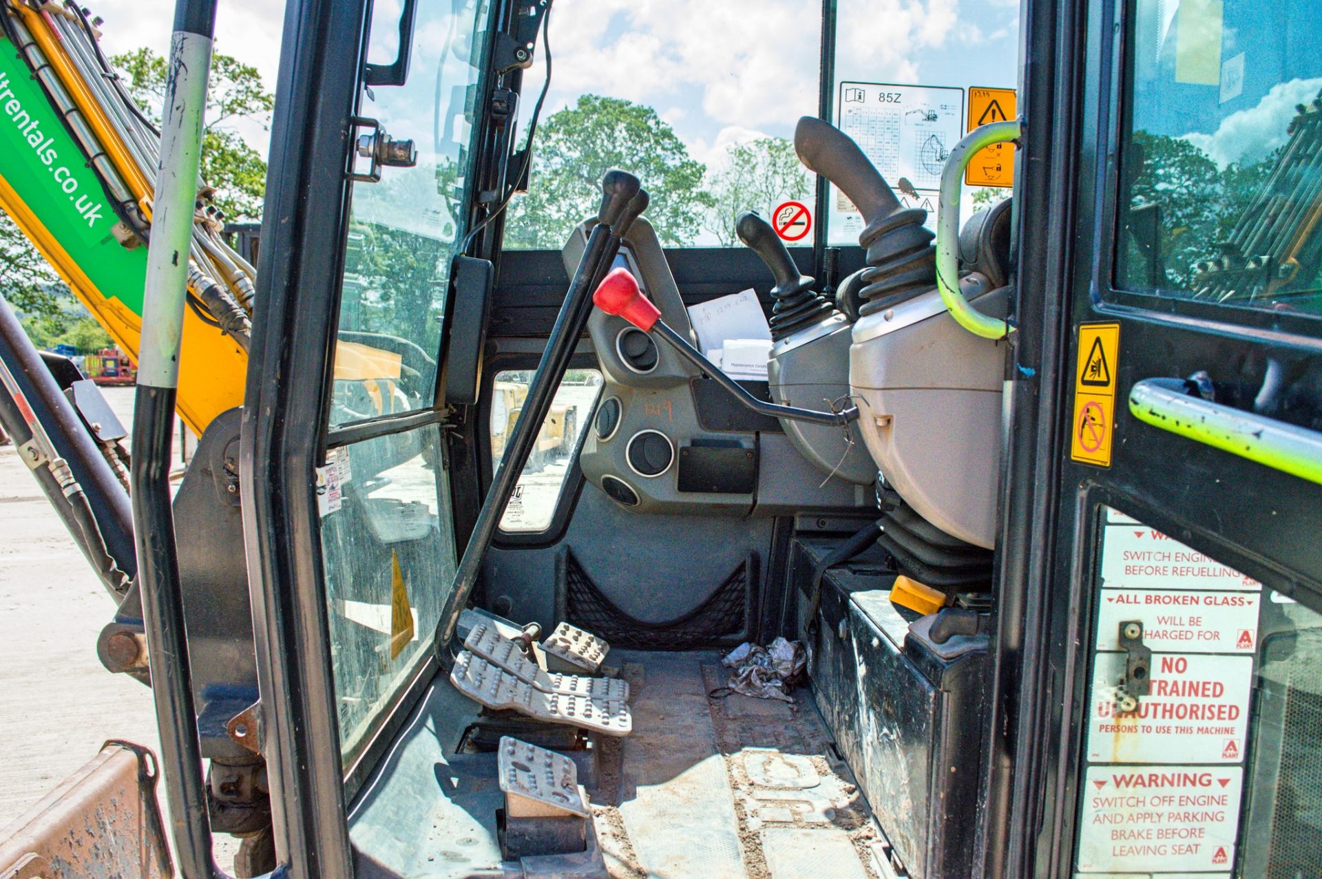 JCB 85Z-1 eco 8.5 tonne rubber tracked midi excavator Year: 2015 S/N: 2249121 Recorded Hours: 3883 - Image 16 of 20