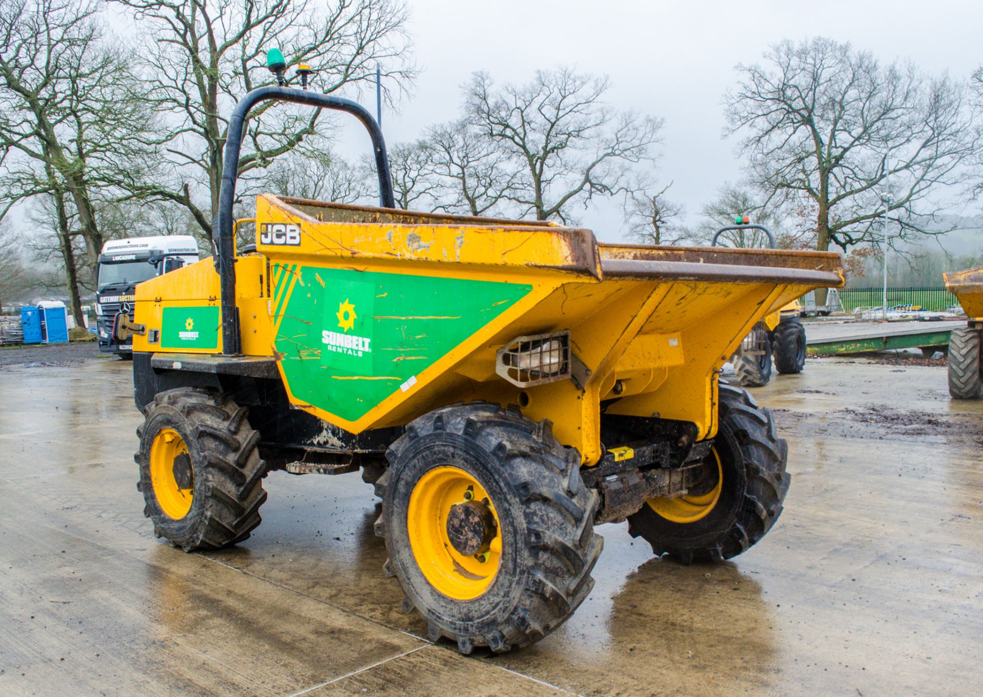 JCB 6 tonne straight skip dumper Year: 2015 S/N: RK8303 Recorded Hours: 01518 c/w V5 A680973 - Image 2 of 21