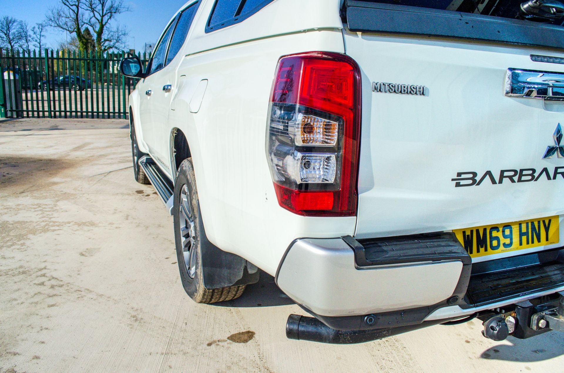 Mitsubishi L200 Barbarian Di-D 150 2.3 litre double cab pick up Registration Number: WM69 HNY Date - Image 13 of 36