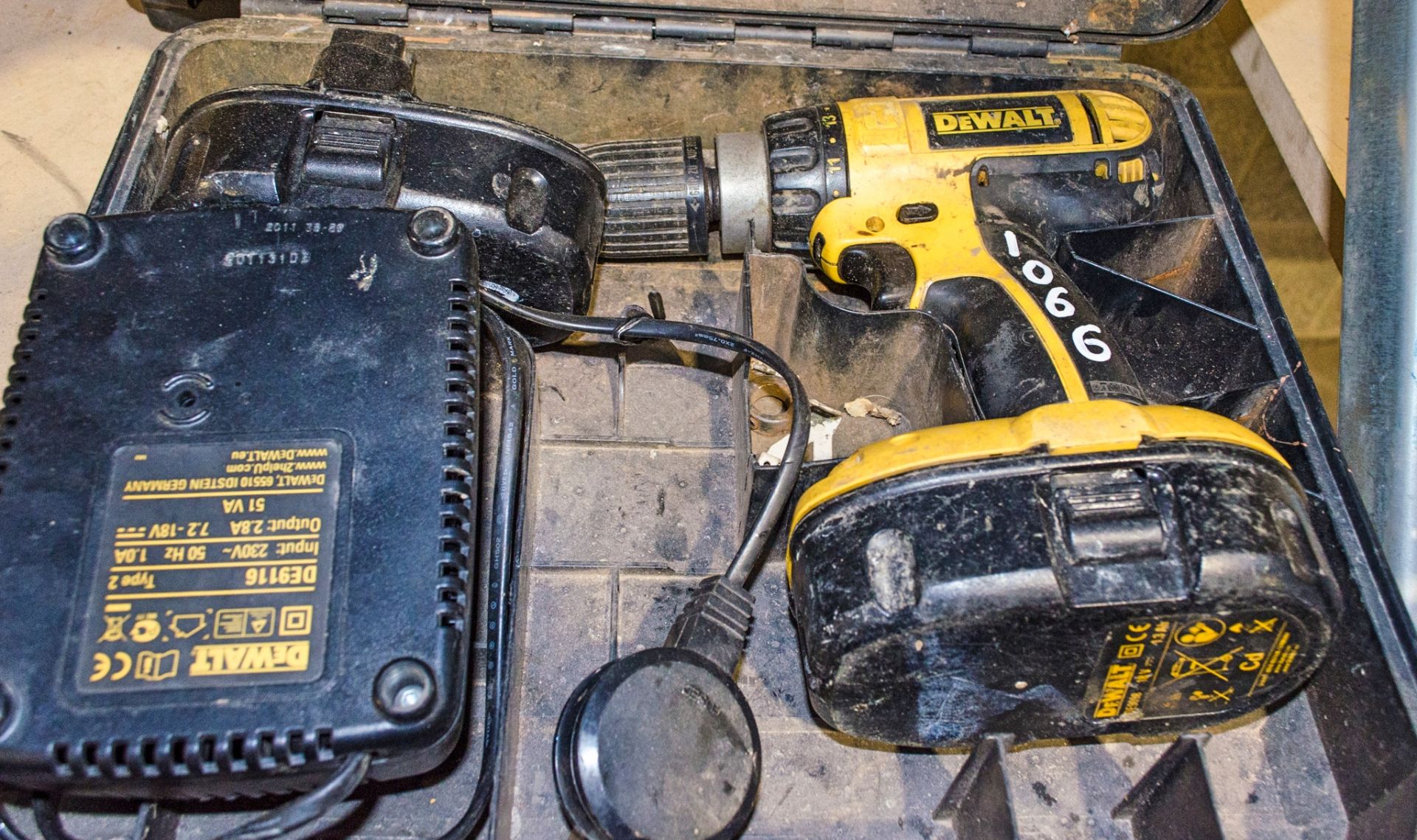 Dewalt DC100KA 18v cordless power drill c/w 2 batteries, charger and carry case