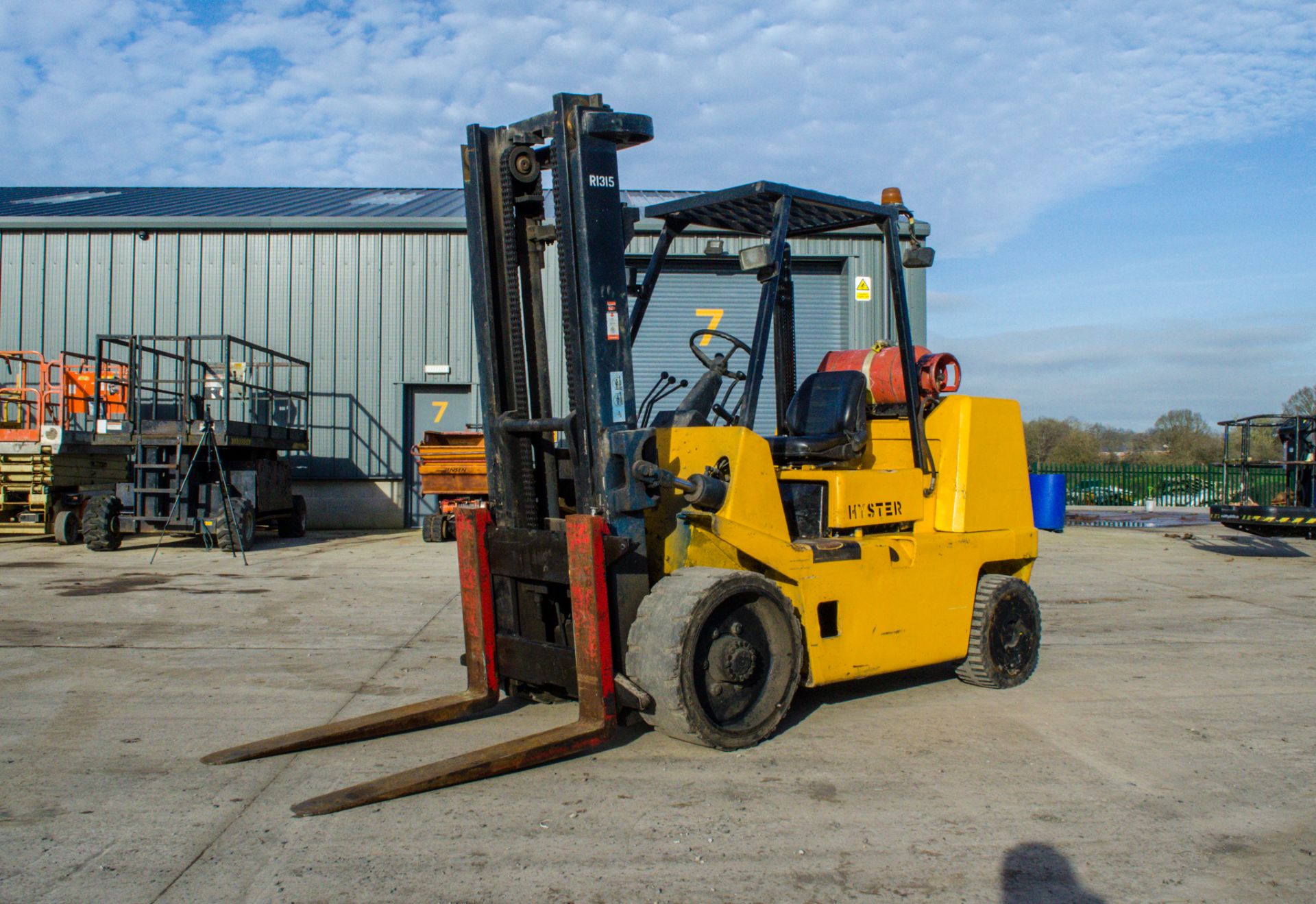 Hyster S7.00XL 7 tonne gas powered fork lift truck Year: 2002 S/N: B024V01767Z Recorded Hours: