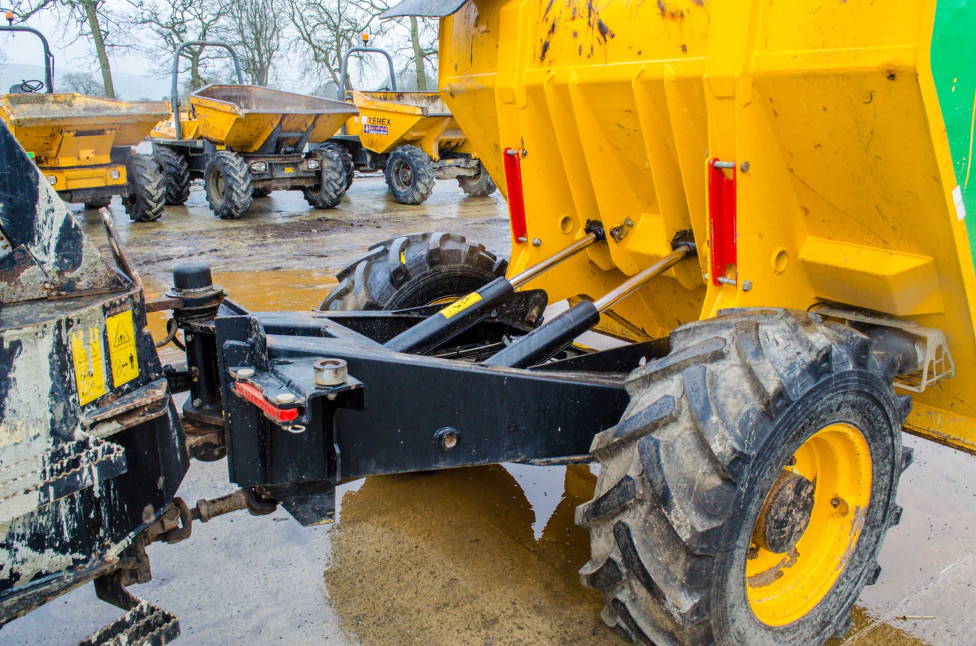 JCB 6 tonne straight skip dumper Year: 2015 S/N: RK8303 Recorded Hours: 01518 c/w V5 A680973 - Image 16 of 21