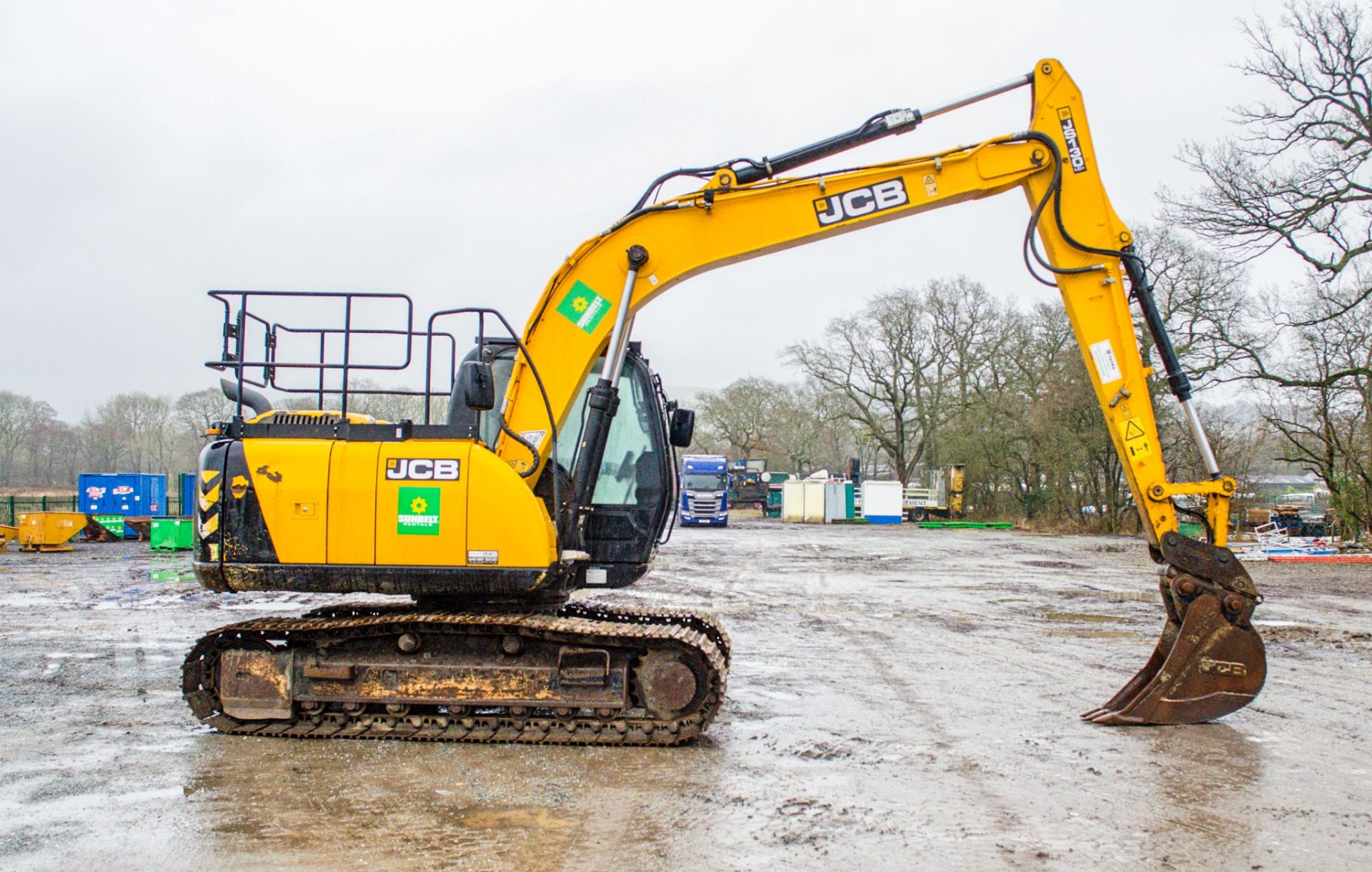JCB JS130LC+ 13 tonne steel tracked excavator Year: 2015 S/N: 2441538 Recorded Hours: 3524 piped, - Image 7 of 24