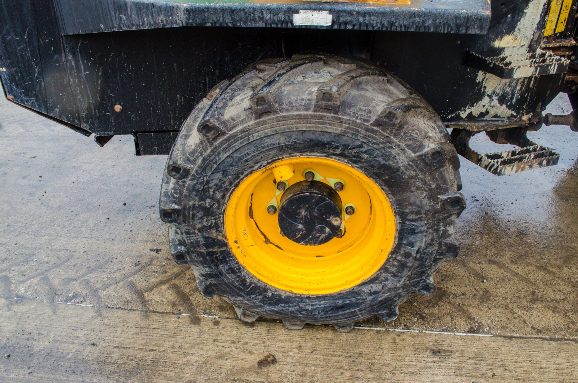 JCB 6 tonne straight skip dumper Year: 2015 S/N: RK8303 Recorded Hours: 01518 c/w V5 A680973 - Image 11 of 21