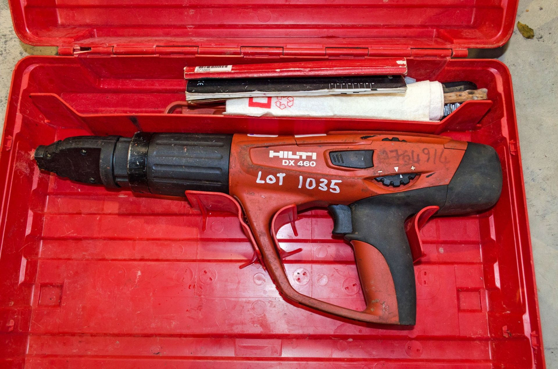 Hilti DX460 nail gun c/w carry case A764914
