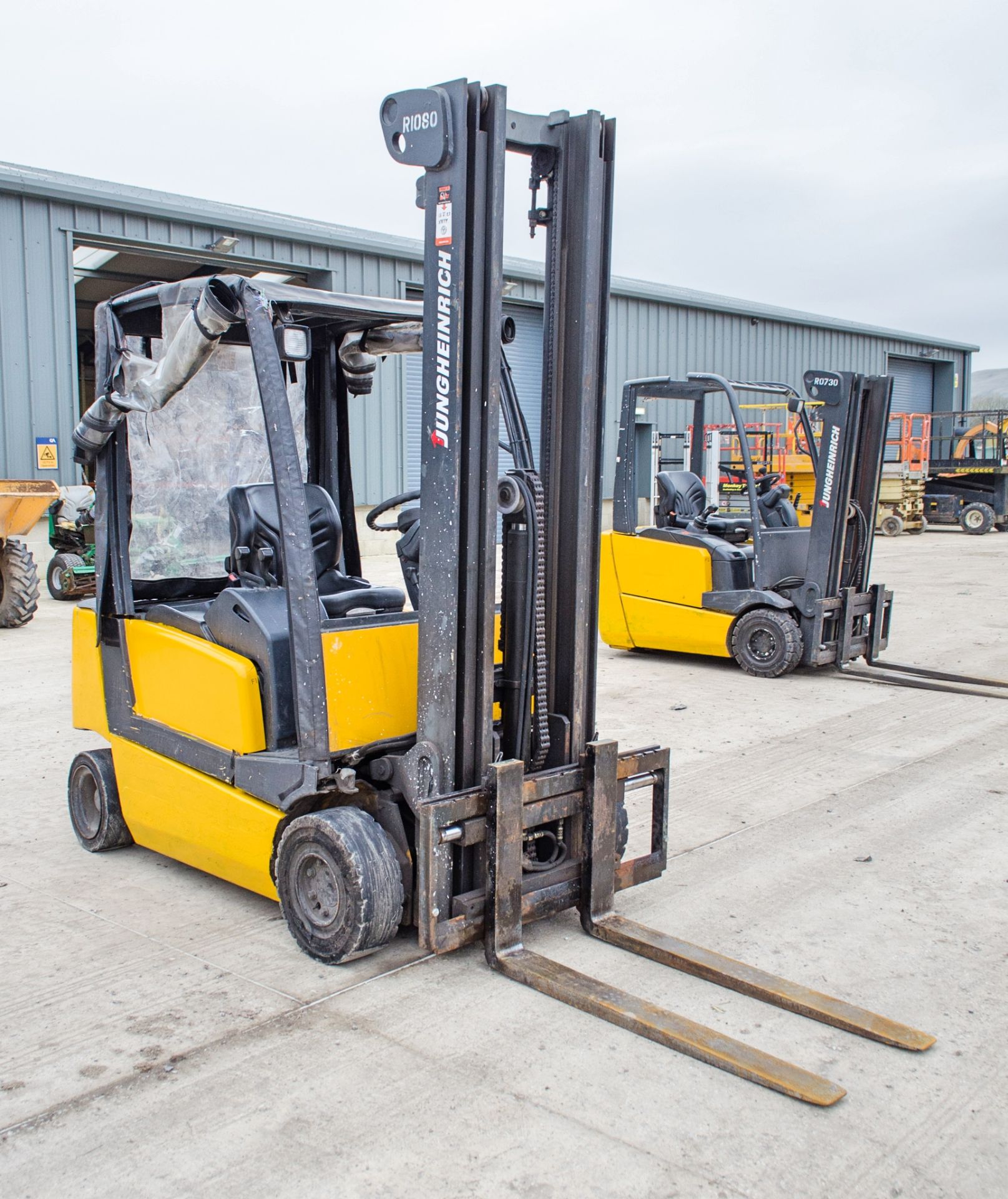 Jungheinrich EFGV-16 battery electric fork lift truck Year: 1999 S/N: 89910995 c/w battery charger - Image 2 of 14