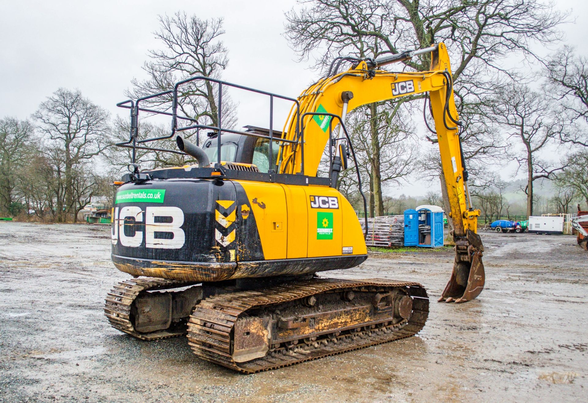 JCB JS130LC+ 13 tonne steel tracked excavator Year: 2015 S/N: 2441538 Recorded Hours: 3524 piped, - Image 3 of 24