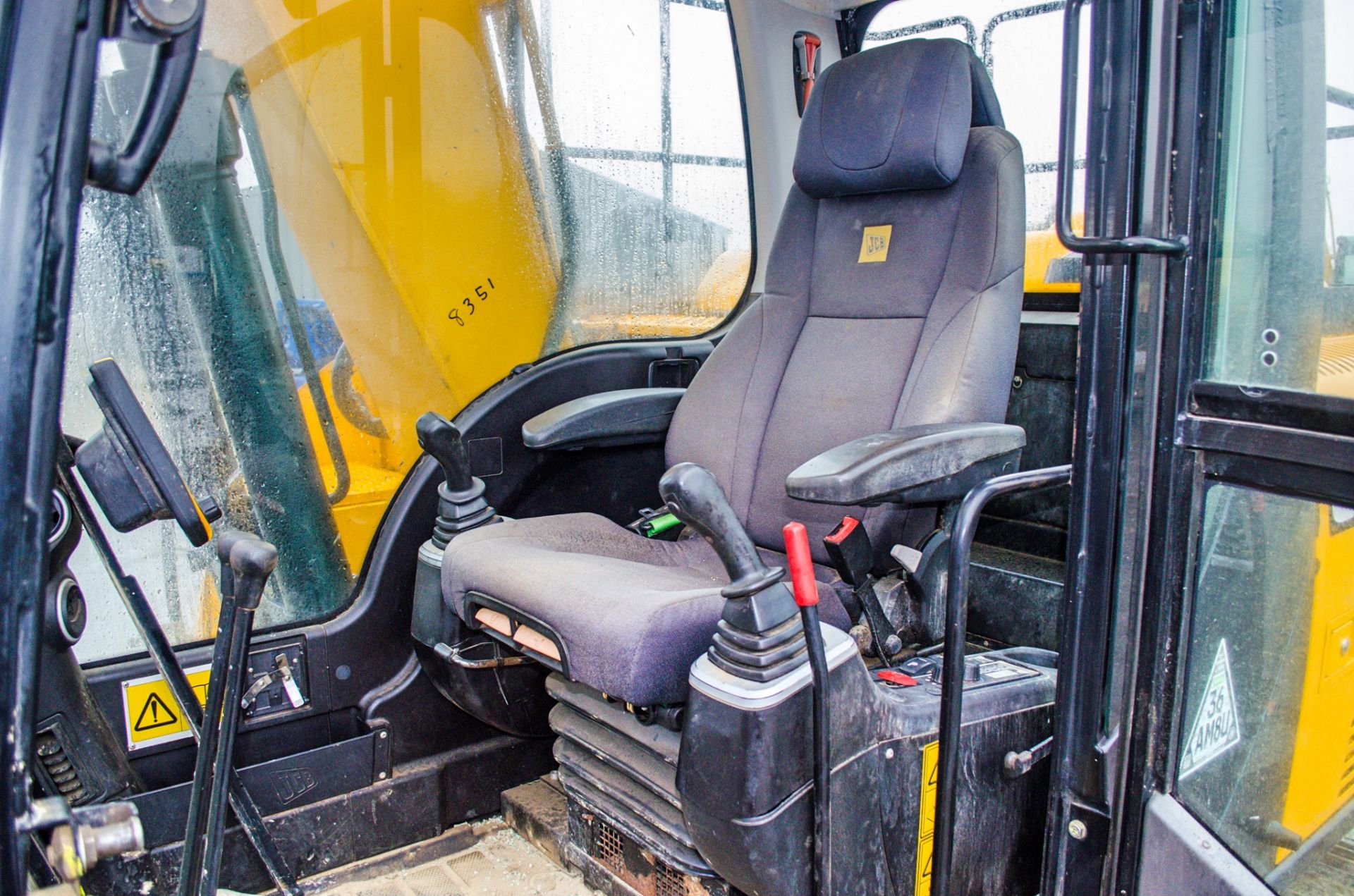 JCB JS130LC+ 13 tonne steel tracked excavator Year: 2015 S/N: 2441538 Recorded Hours: 3524 piped, - Image 20 of 24