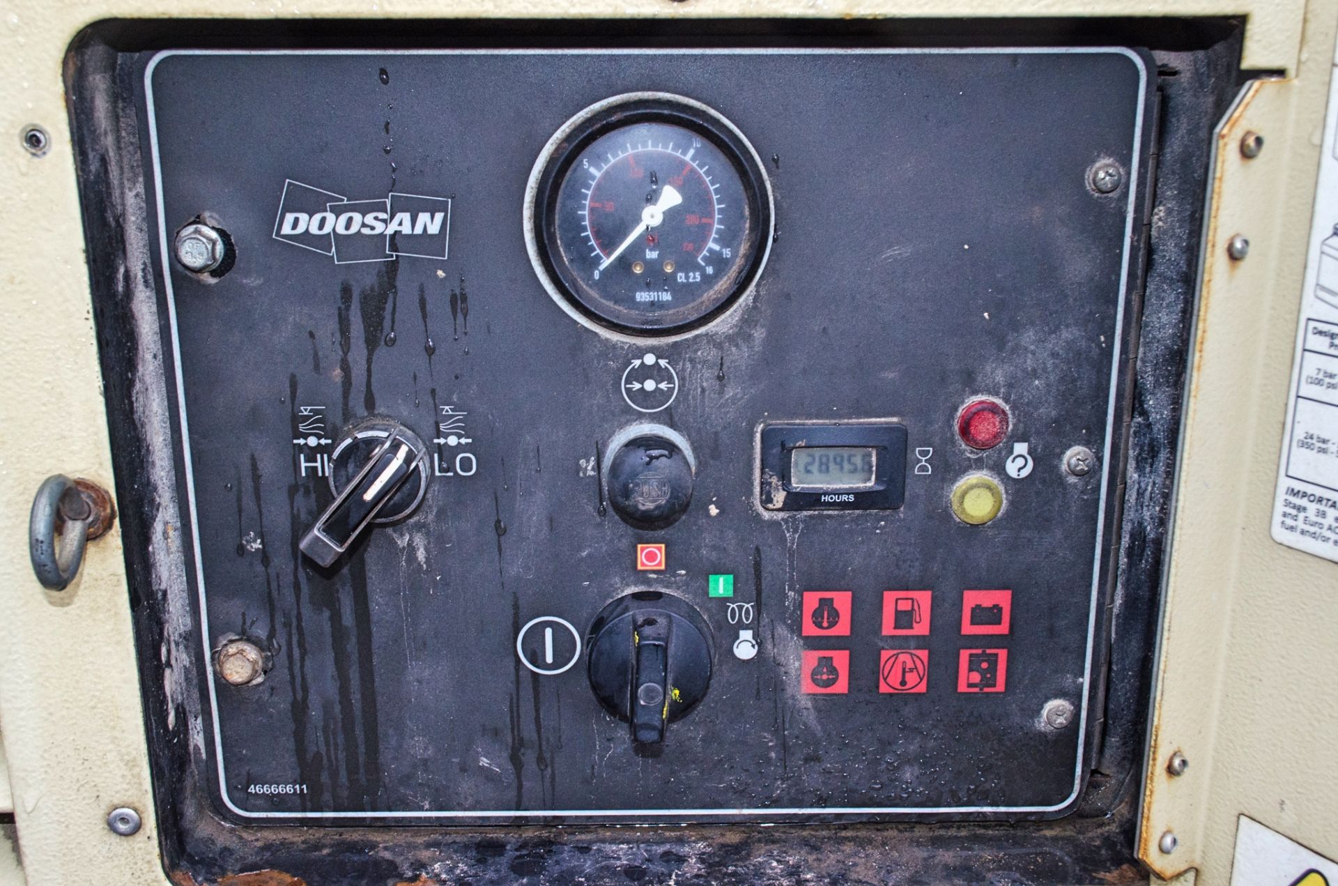 Doosan 7/73 10/53 diesel driven fast tow mobile air compressor Year: 2015 S/N: FY543515 Recorded - Image 7 of 7
