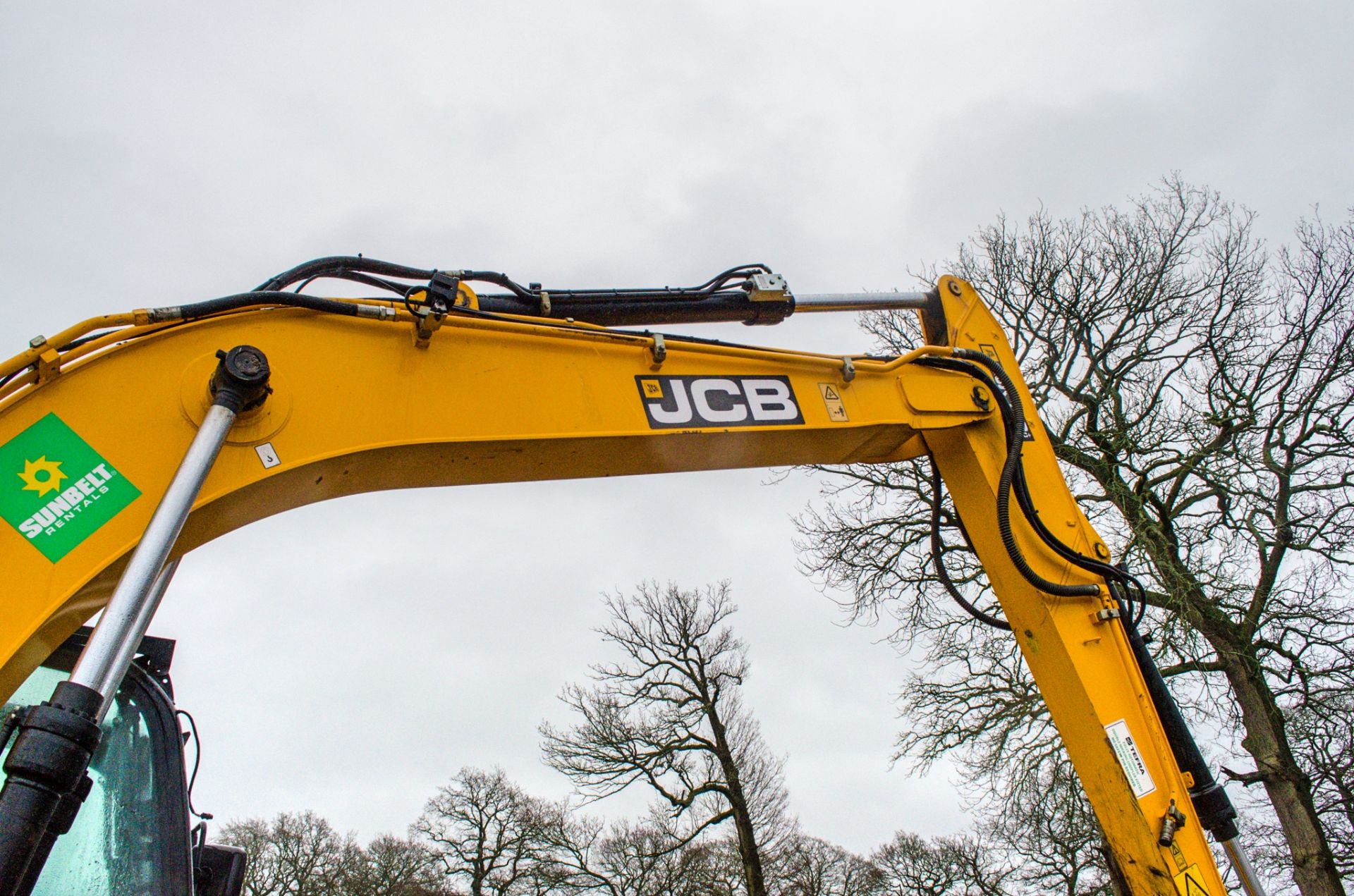 JCB JS130LC+ 13 tonne steel tracked excavator Year: 2015 S/N: 2441538 Recorded Hours: 3524 piped, - Image 16 of 24