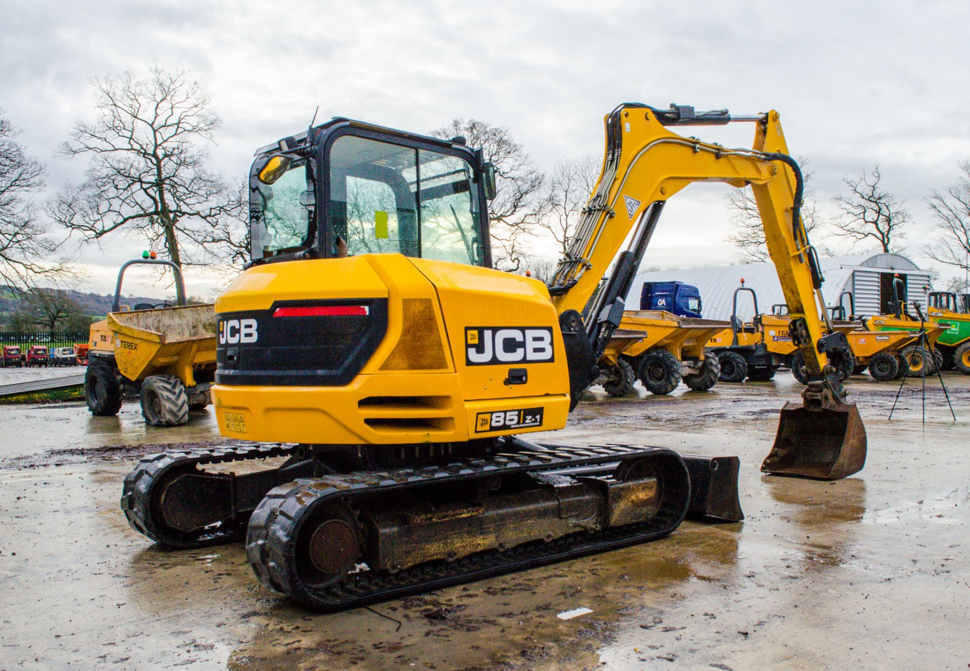 JCB 85Z 9 tonne rubber tracked midi excavator Year: 2017 S/N: 2500968 Recorded Hours: 4415  piped, - Image 3 of 20