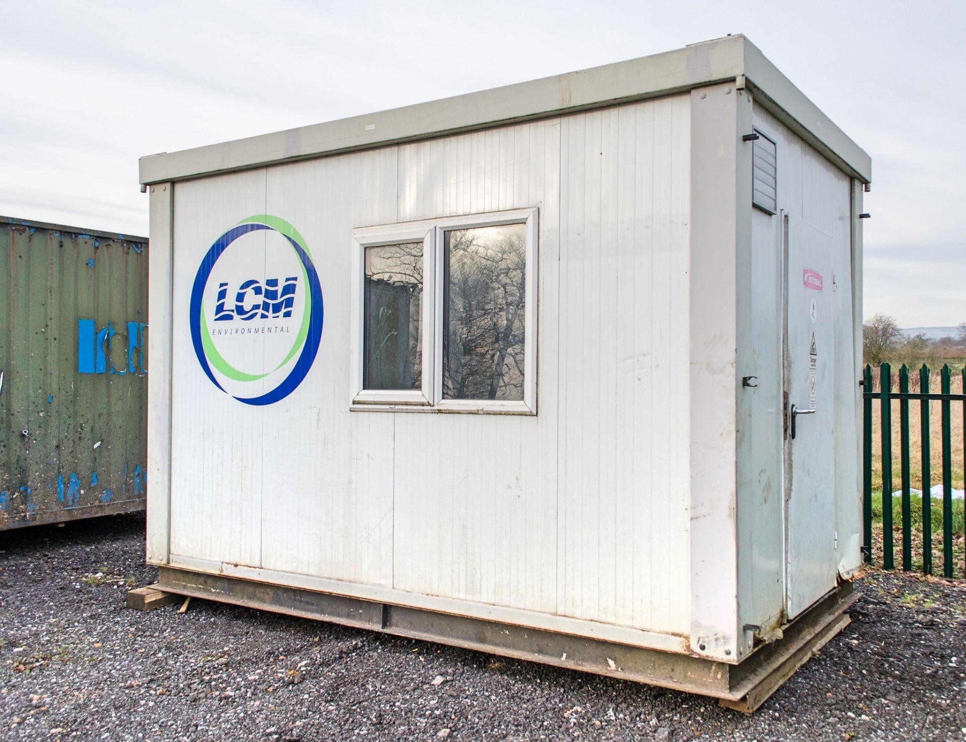 13 ft x 8 ft site office ** Open, no key ** ** No VAT on hammer price but VAT will be charged on the