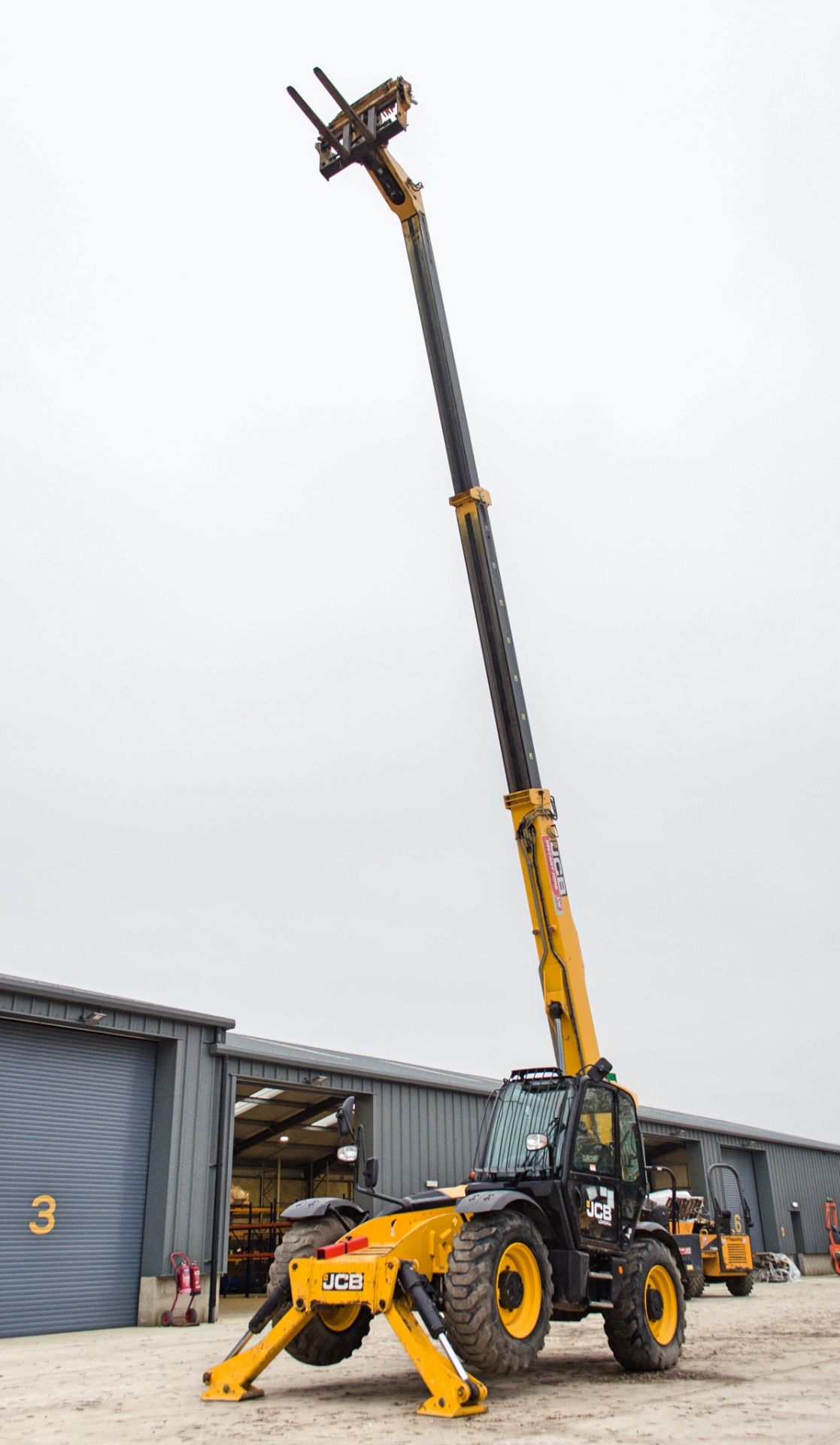 JCB 540-140 14 metre Hi-Viz telescopic handler Year: 2018 S/N: 2730059 Recorded Hours: 2613 E329275 - Image 9 of 23