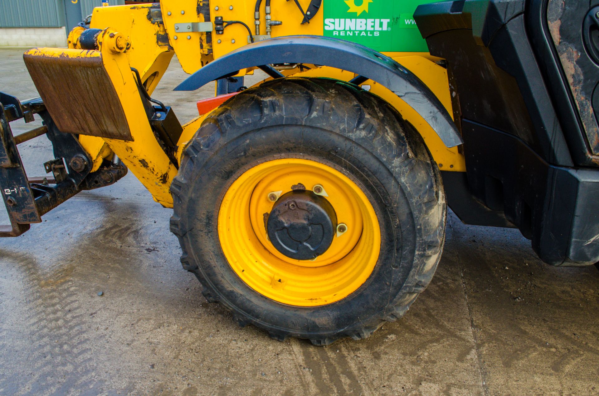 JCB 535-125 12.5 metre telescopic handler  Year: 2016 S/N: 461138 Recorded Hours: 2630 A727331 - Image 9 of 23