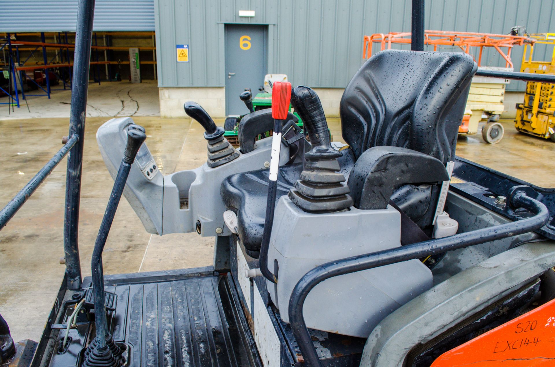 Kubota KX015-4 1.5 tonne rubber tracked mini excavator Year: 2015 S/N: 58367 Recorded Hours: 2777 - Image 18 of 22