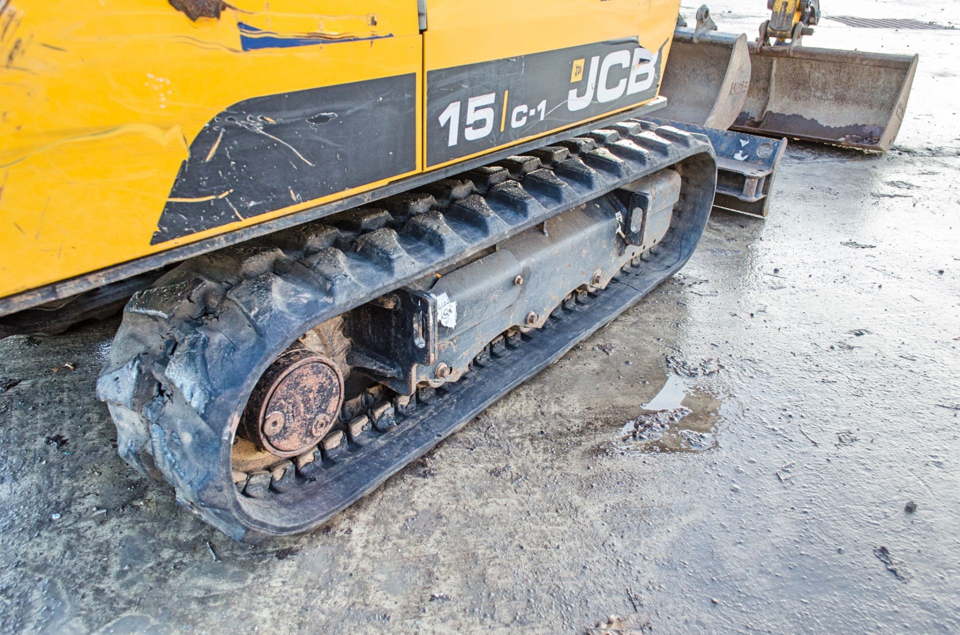 JCB 15C-2 1.5 tonne rubber tracked mini excavator Year: 2019 S/N: 2710277 Recorded Hours: 908 piped, - Image 10 of 21