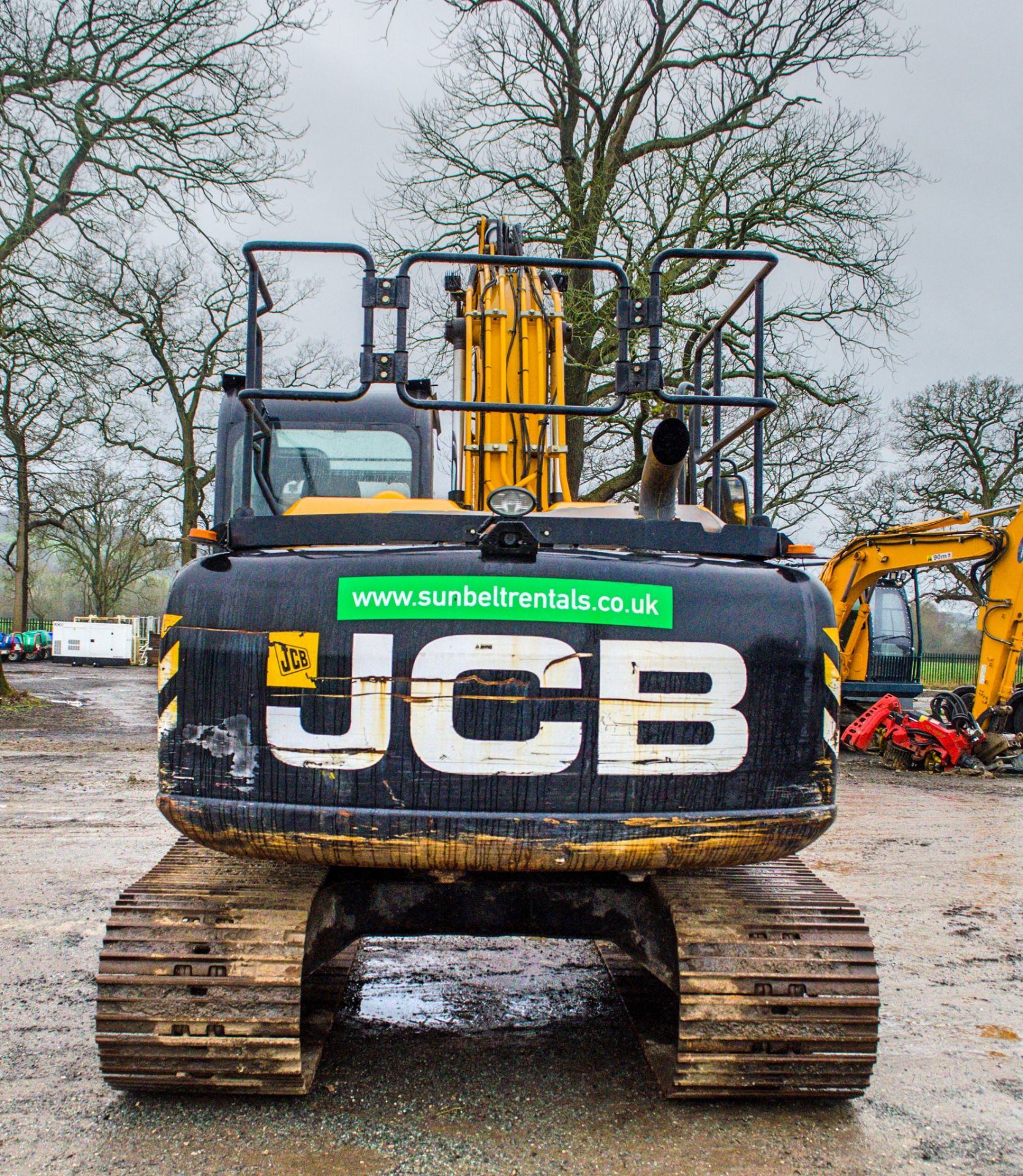 JCB JS130LC+ 13 tonne steel tracked excavator Year: 2015 S/N: 2441538 Recorded Hours: 3524 piped, - Image 6 of 24