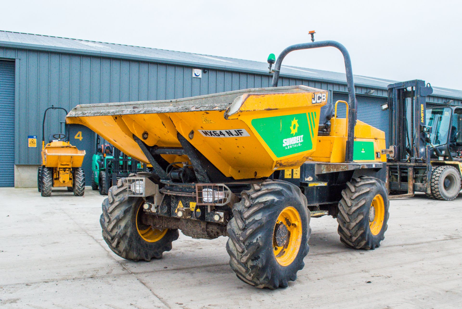 JCB 6T 6 tonne swivel skip dumper Year: 2015 S/N: FFRL8262  Recorded Hours: 1485 c/w V5 A677198