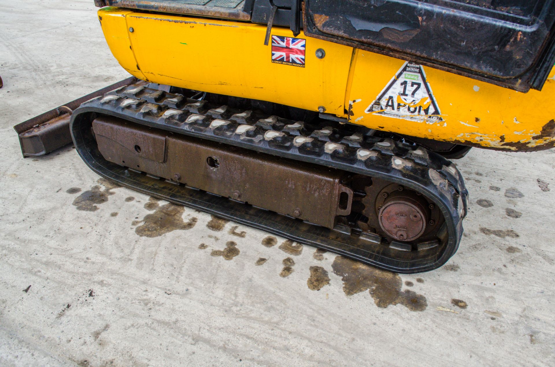 JCB 8018 CTS 1.8 tonne rubber tracked mini excavator Year: 2016  S/N: 2497621 Recorded Hours: 1992 - Image 9 of 22