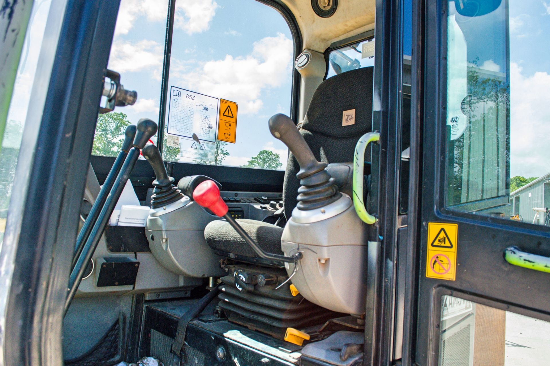 JCB 85Z-1 eco 8.5 tonne rubber tracked midi excavator Year: 2015 S/N: 2249121 Recorded Hours: 3883 - Image 15 of 20