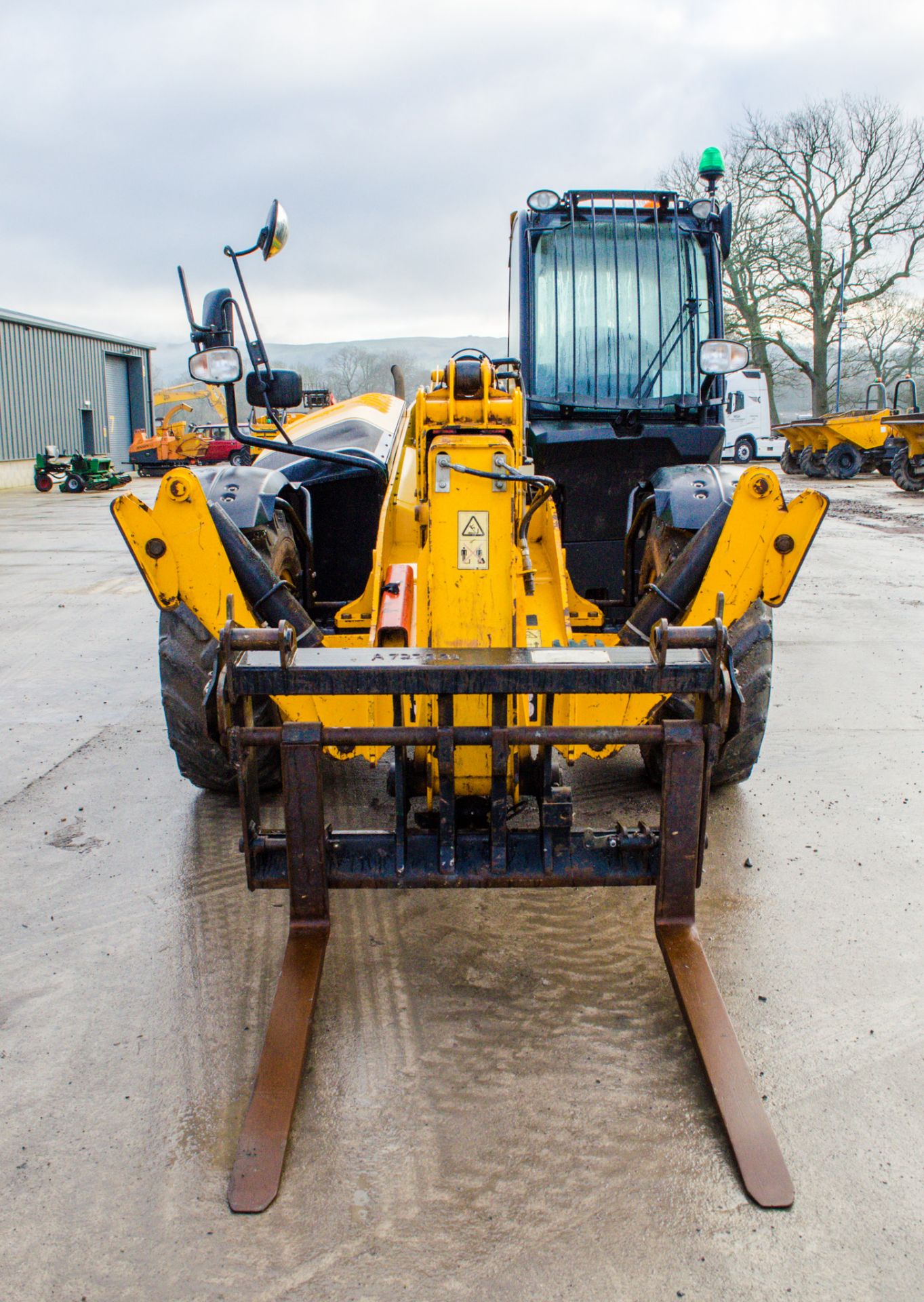 JCB 535-125 12.5 metre telescopic handler  Year: 2016 S/N: 461138 Recorded Hours: 2630 A727331 - Image 5 of 23