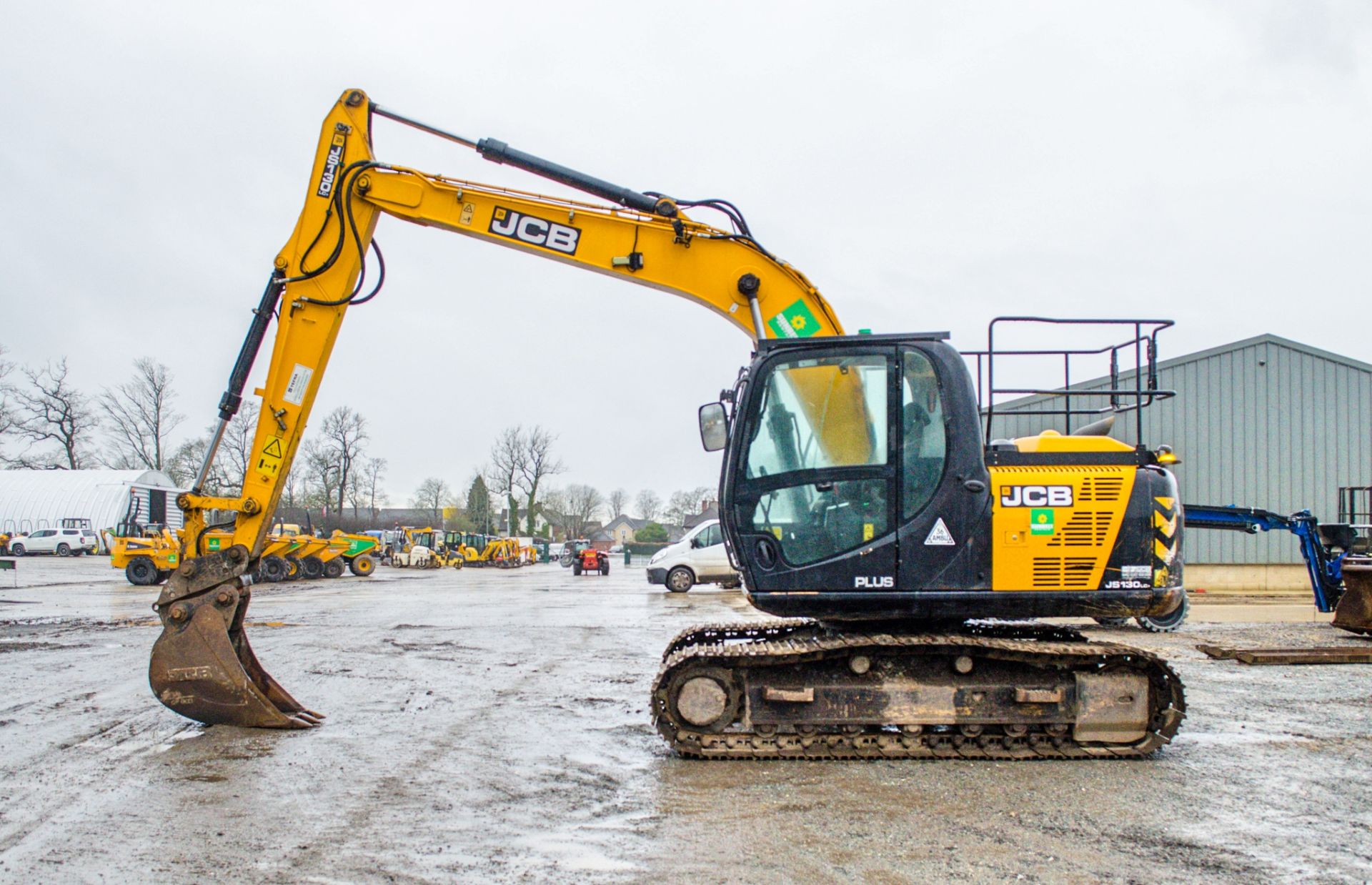 JCB JS130LC+ 13 tonne steel tracked excavator Year: 2015 S/N: 2441538 Recorded Hours: 3524 piped, - Image 8 of 24
