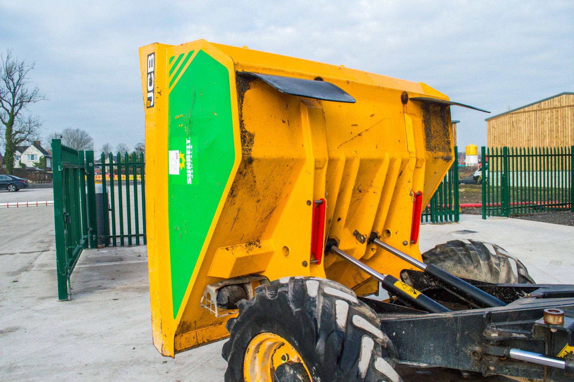 JCB 6T 6 tonne straight skip dumper Year: 2015 S/N: K7662 Recorded Hours: 861 A666981 c/w V5 - Image 15 of 20