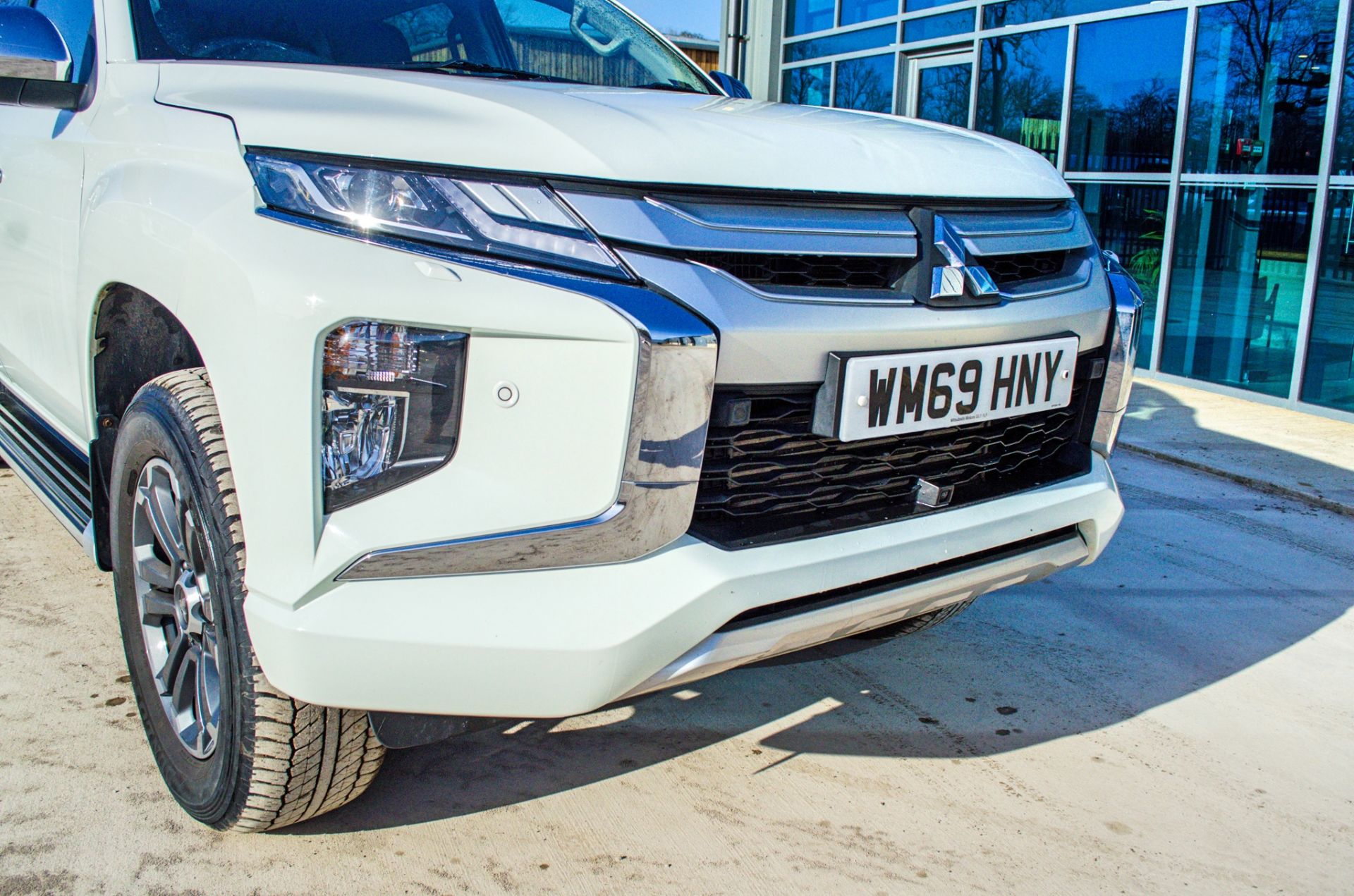 Mitsubishi L200 Barbarian Di-D 150 2.3 litre double cab pick up Registration Number: WM69 HNY Date - Image 12 of 36