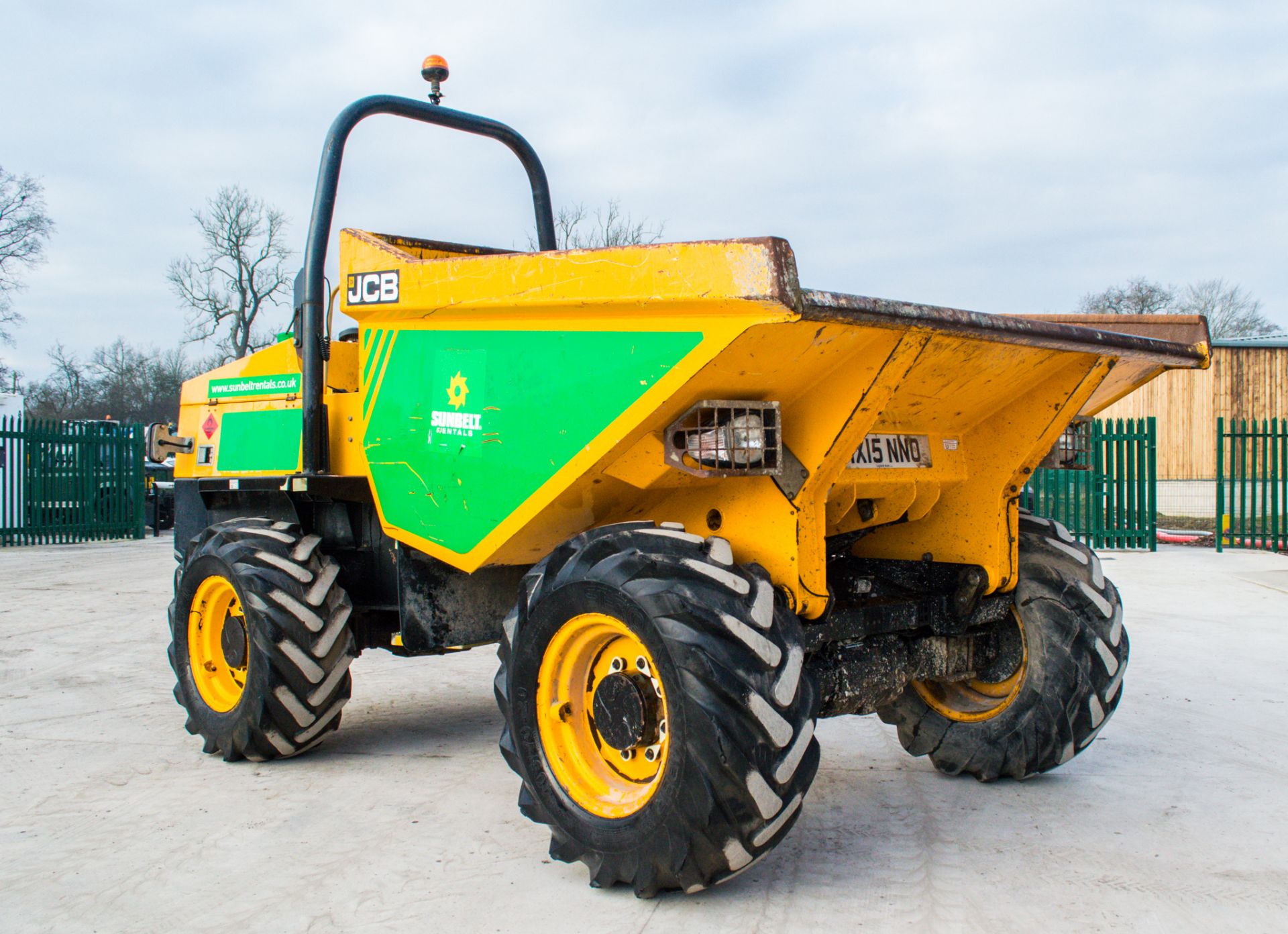 JCB 6T 6 tonne straight skip dumper Year: 2015 S/N: K7662 Recorded Hours: 861 A666981 c/w V5 - Image 2 of 20