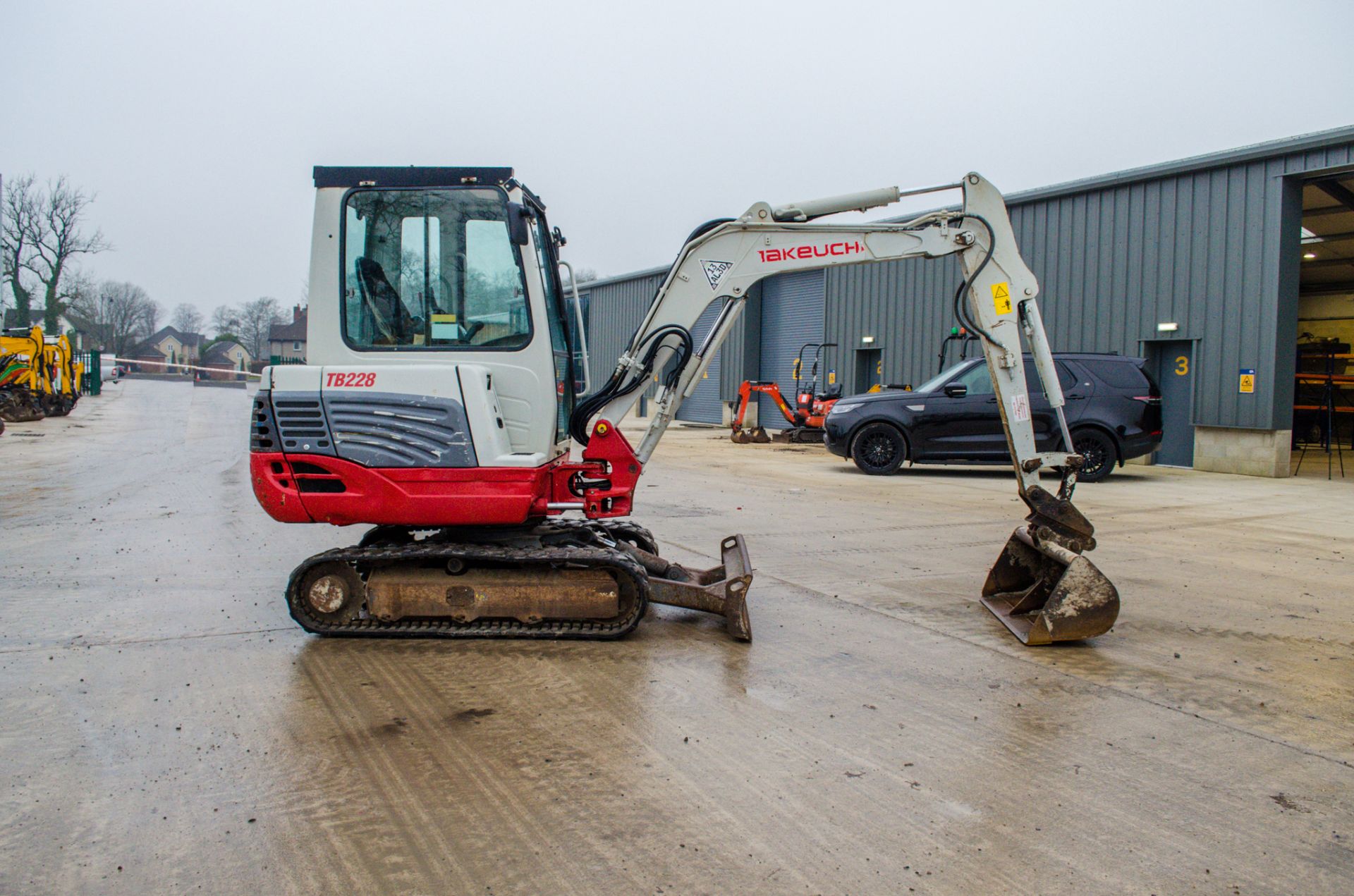 Takeuchi TB228 2.8 tonne rubber tracked mini excavator Year: 2015 S/N: 122804414 Recorded Hours: 879 - Image 7 of 19