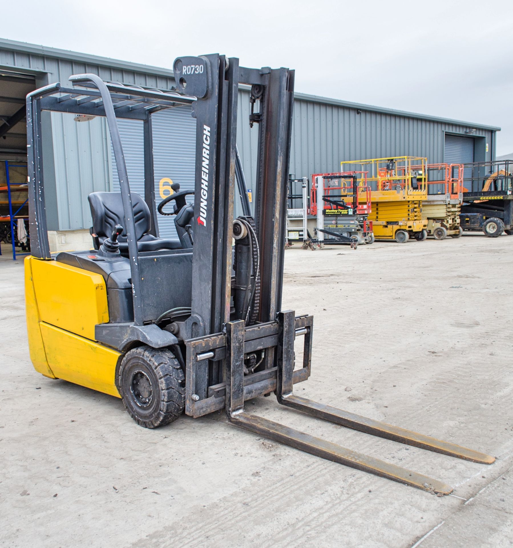 Jungheinrich EFGDF-13-4500DZ battery electric fork lift truck Year: 2001 S/N: 89918168 c/w battery - Image 2 of 14