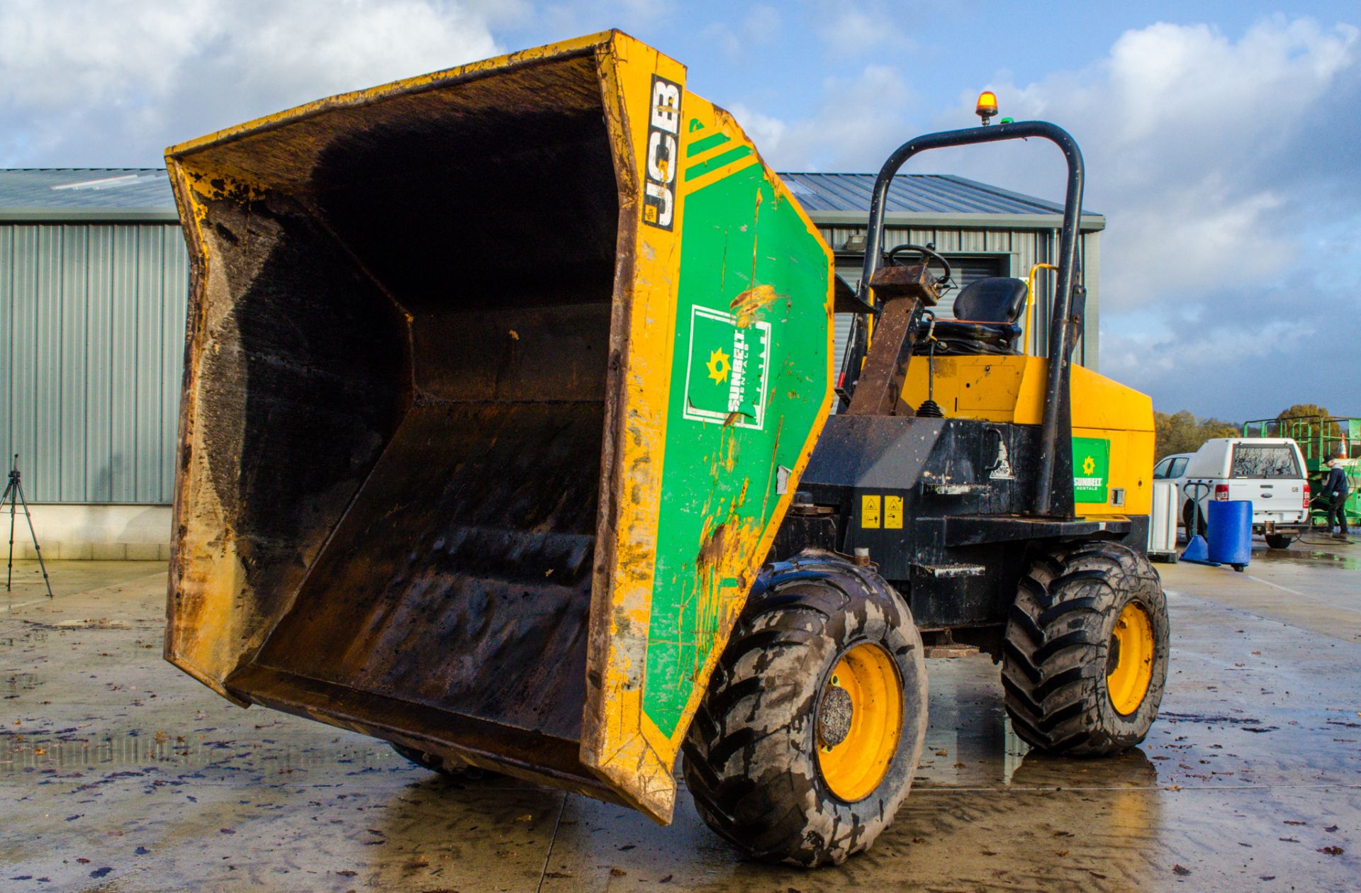 JCB 9T 9 tonne straight skip dumper Year: 2015 S/N: FRM8237  Recorded Hours: 2582 A681019 - Image 13 of 20