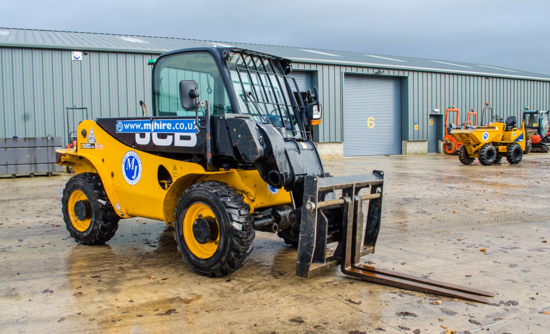 JCB 520-40 4 metre telescopic handler Year: 2015 S/N 2314345 Recorded hours: 1658 3231463 - Image 2 of 17