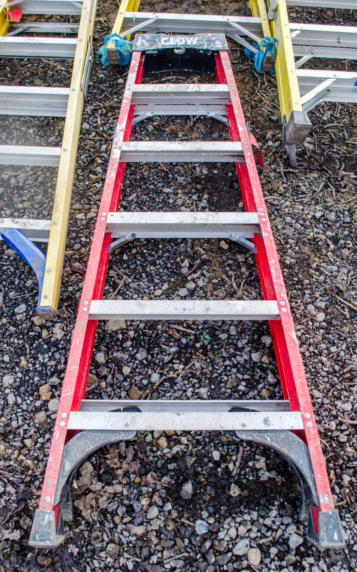 Clow 6 tread glass fibre framed aluminium step ladder A1105239